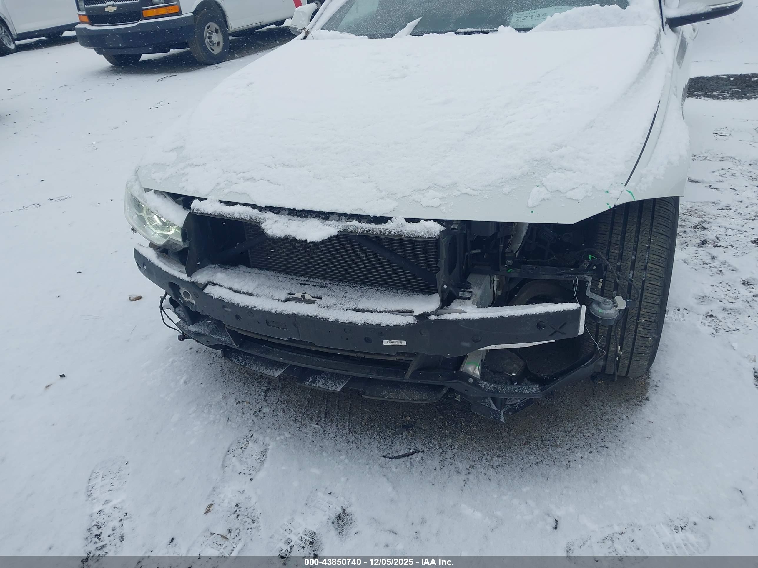 BMW 328I image 6