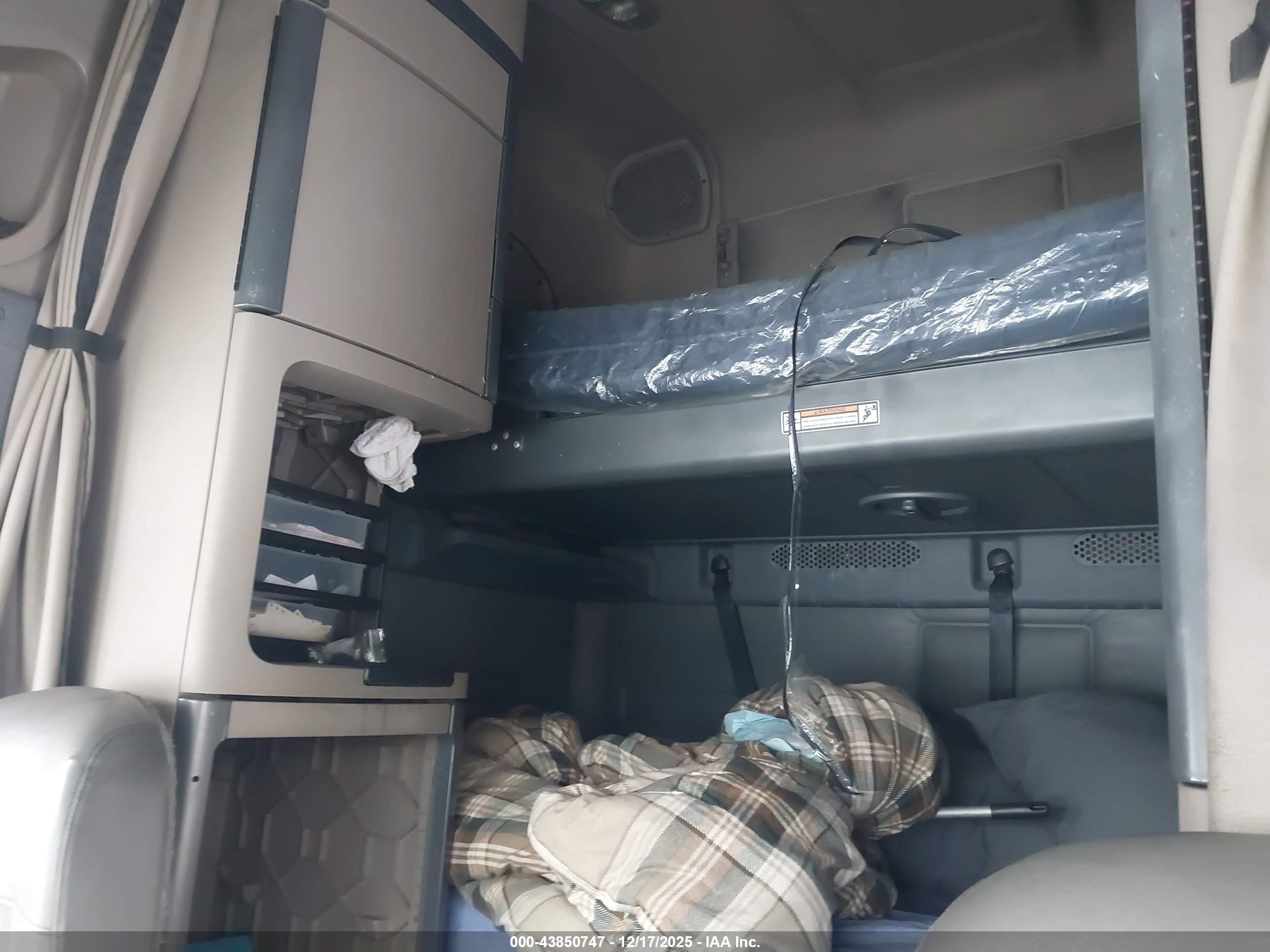 FREIGHTLINER CASCADIA image 7