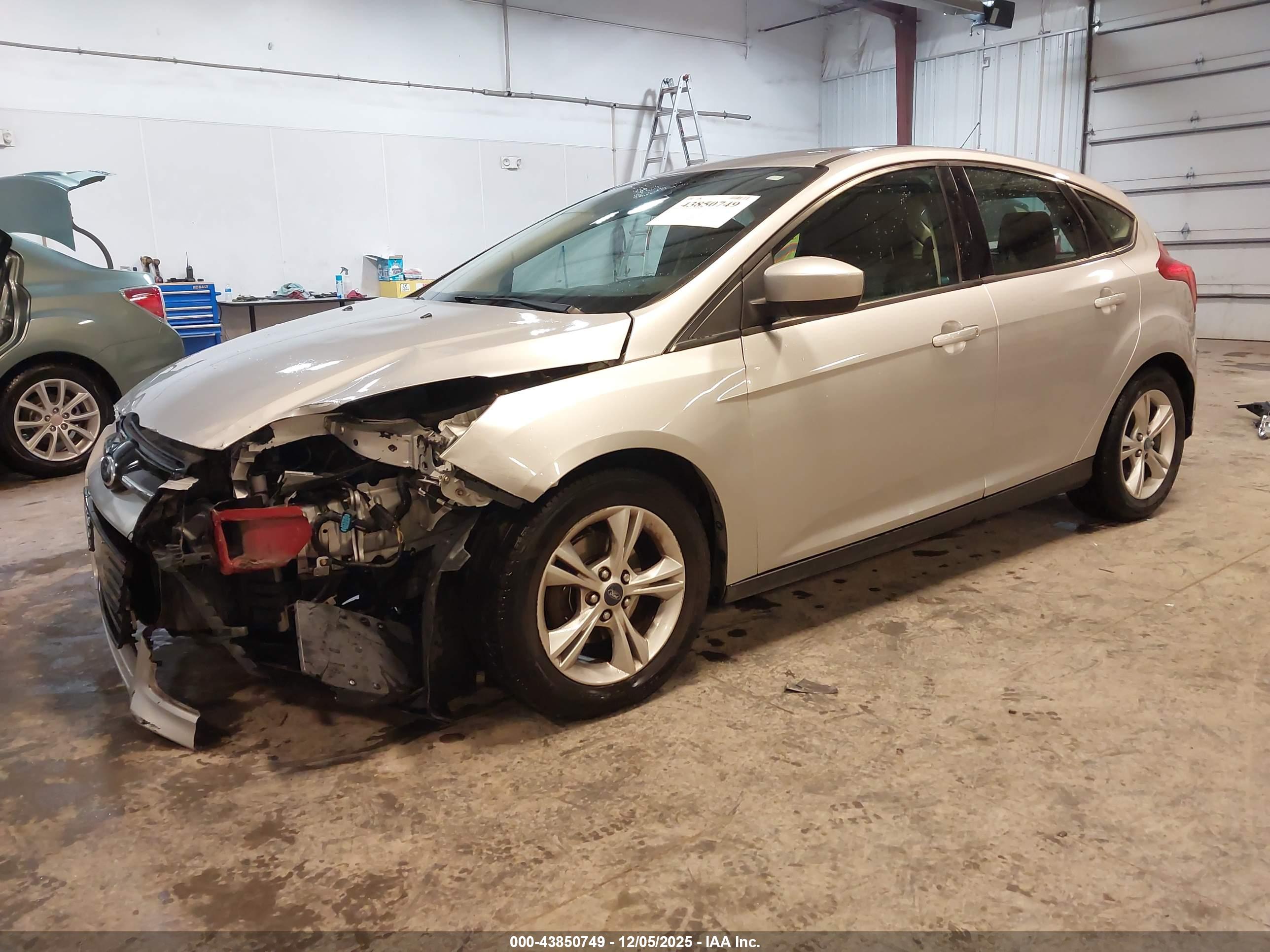 FORD FOCUS image 2