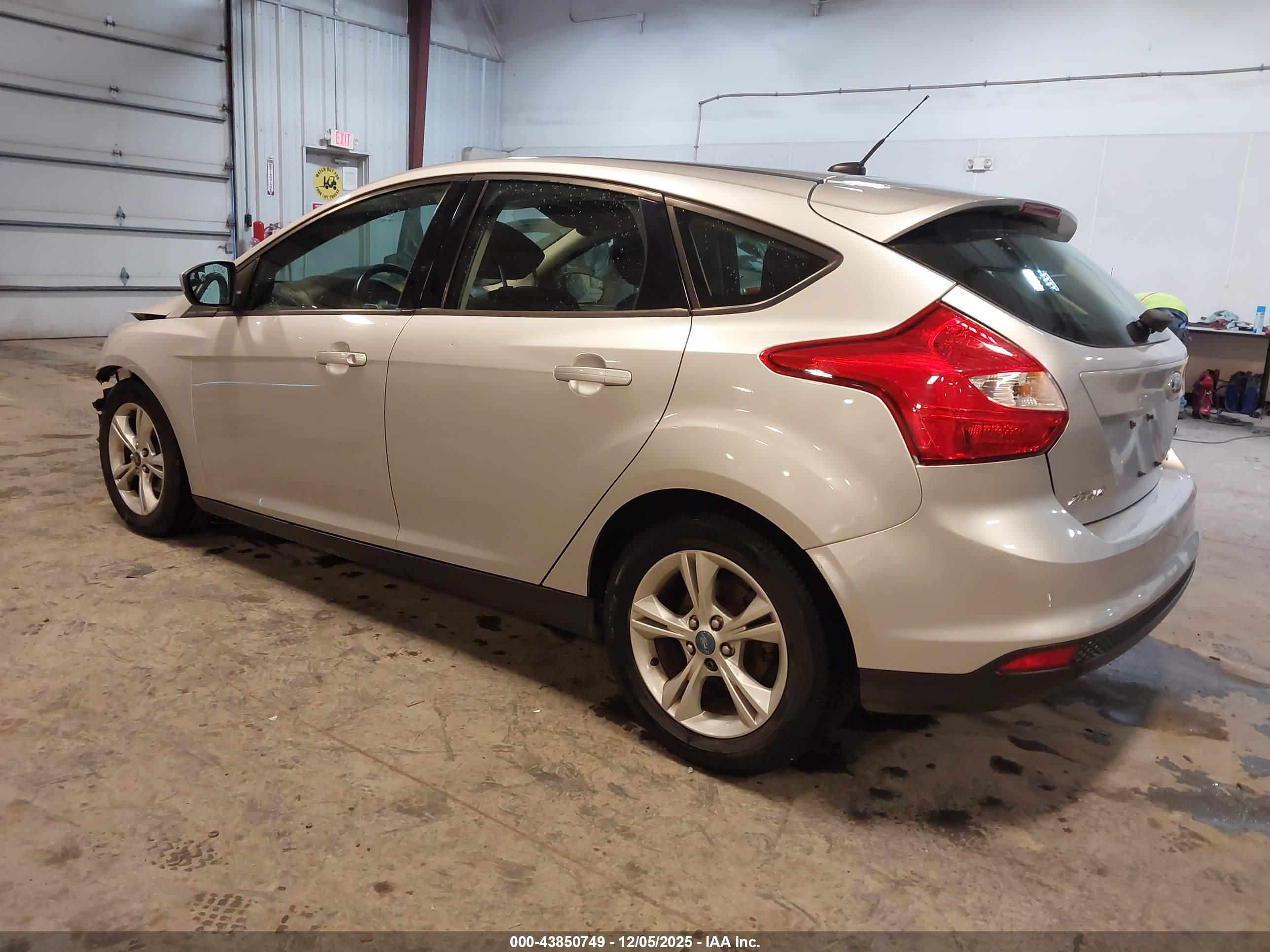 FORD FOCUS image 3