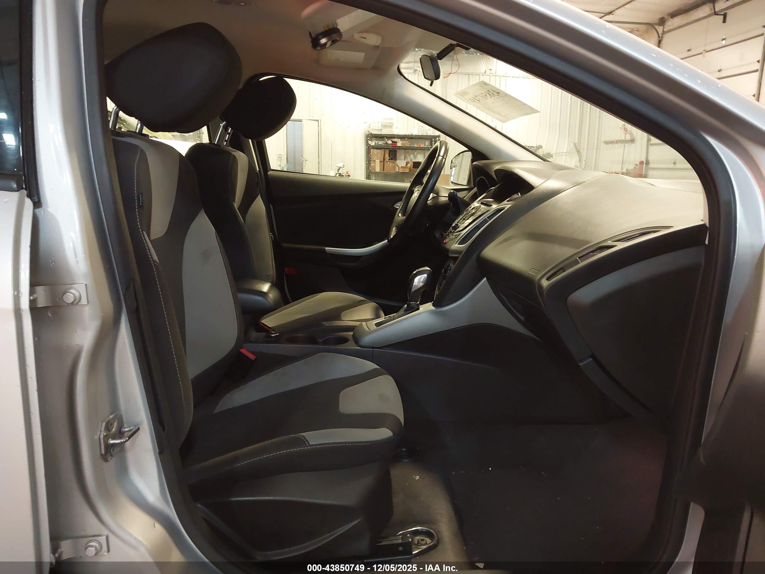 FORD FOCUS image 5