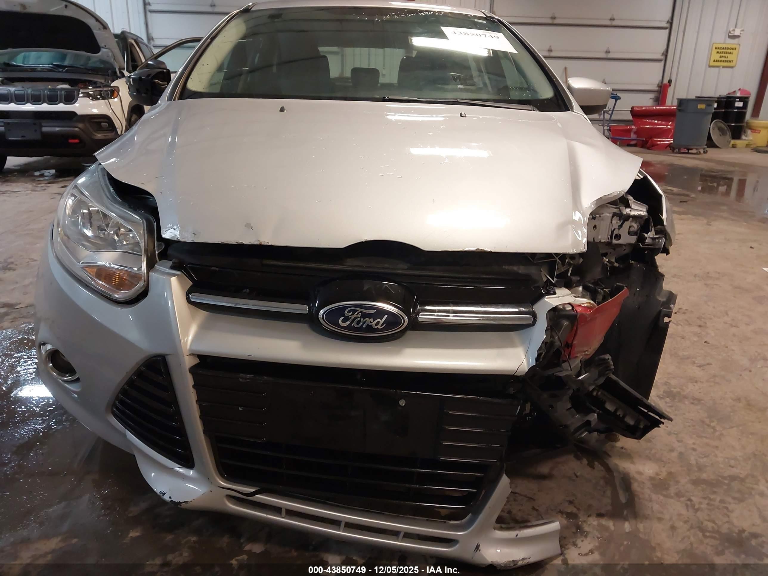 FORD FOCUS image 6