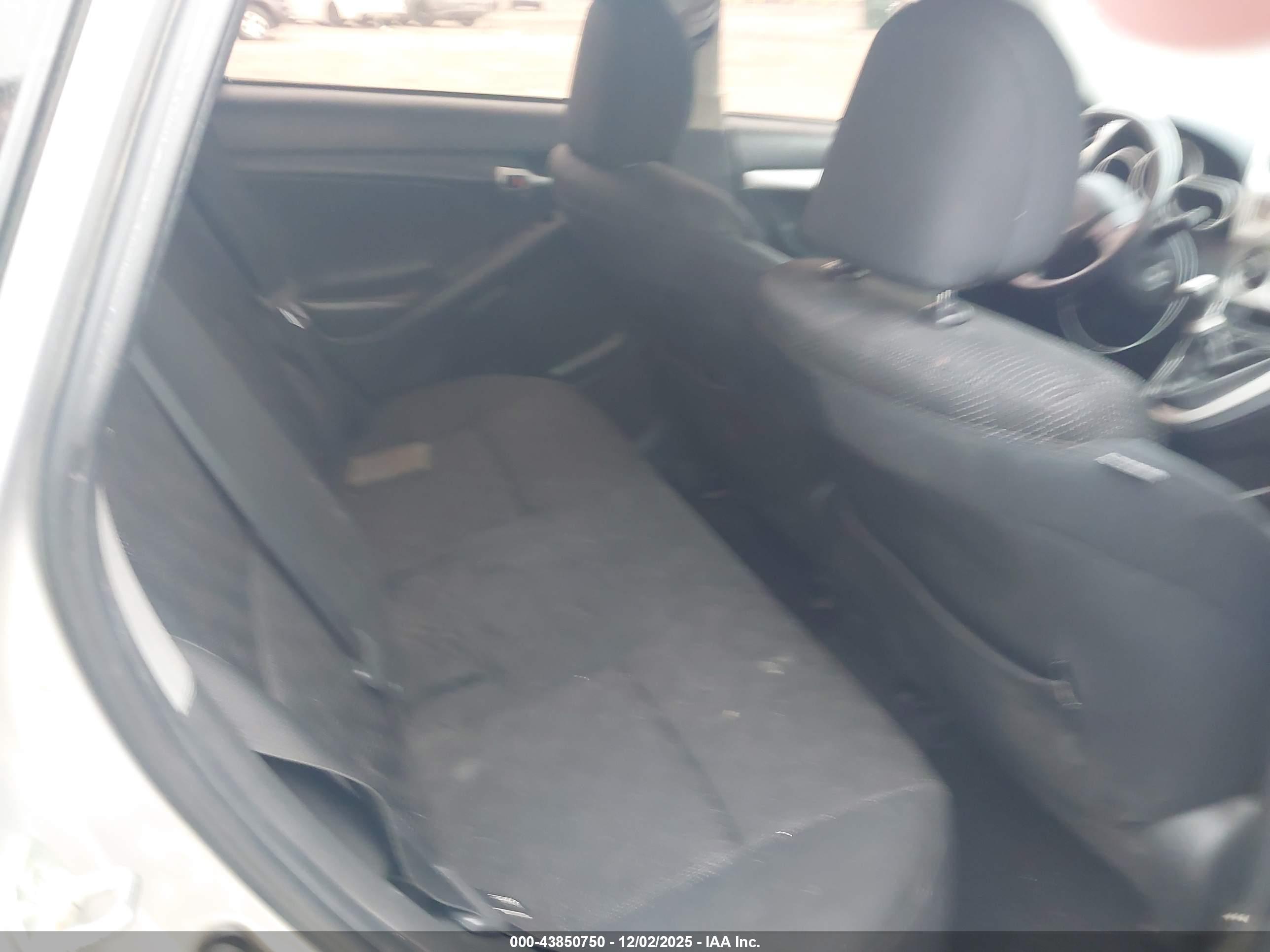PONTIAC VIBE image 8