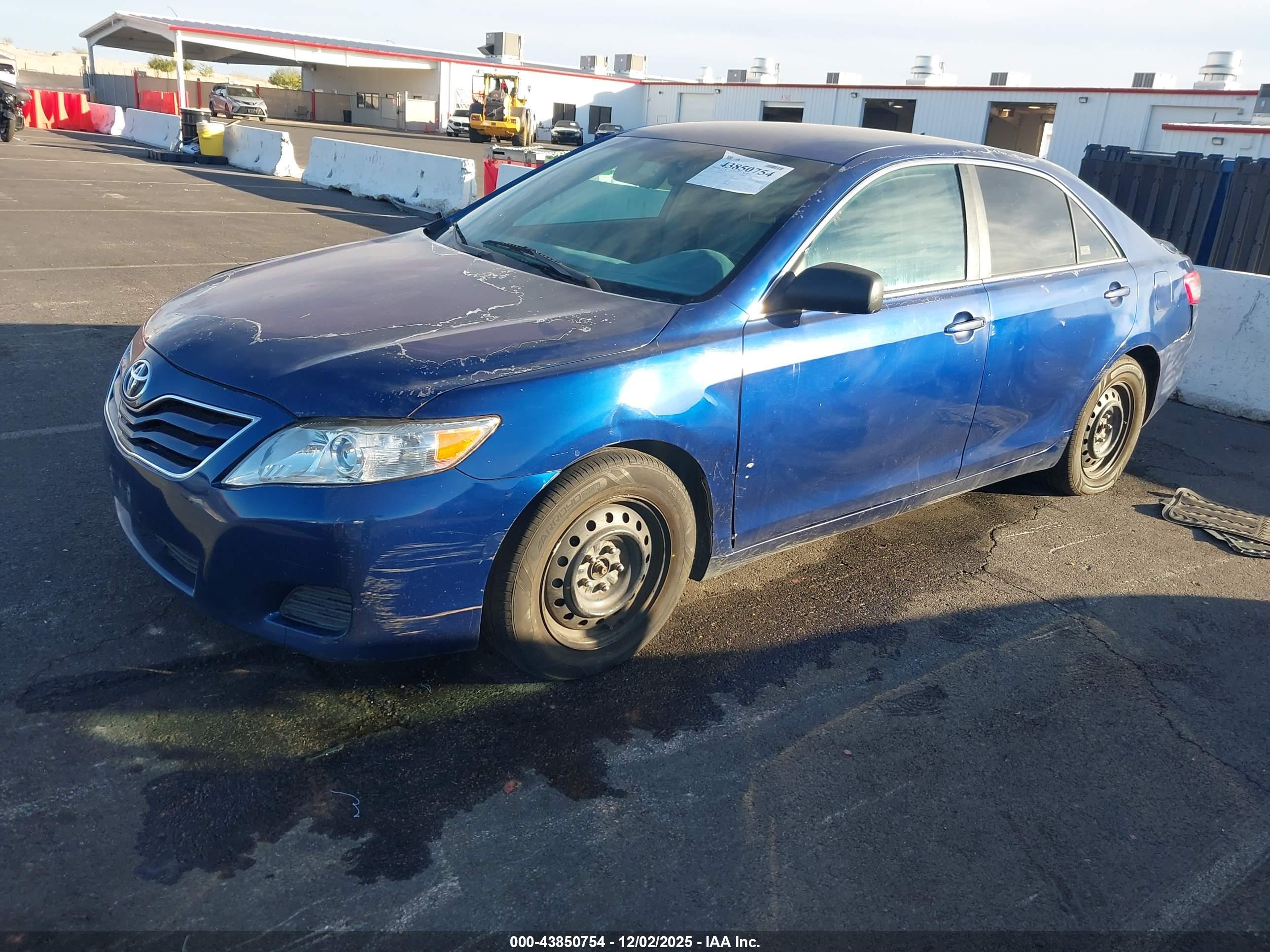 TOYOTA CAMRY image 2