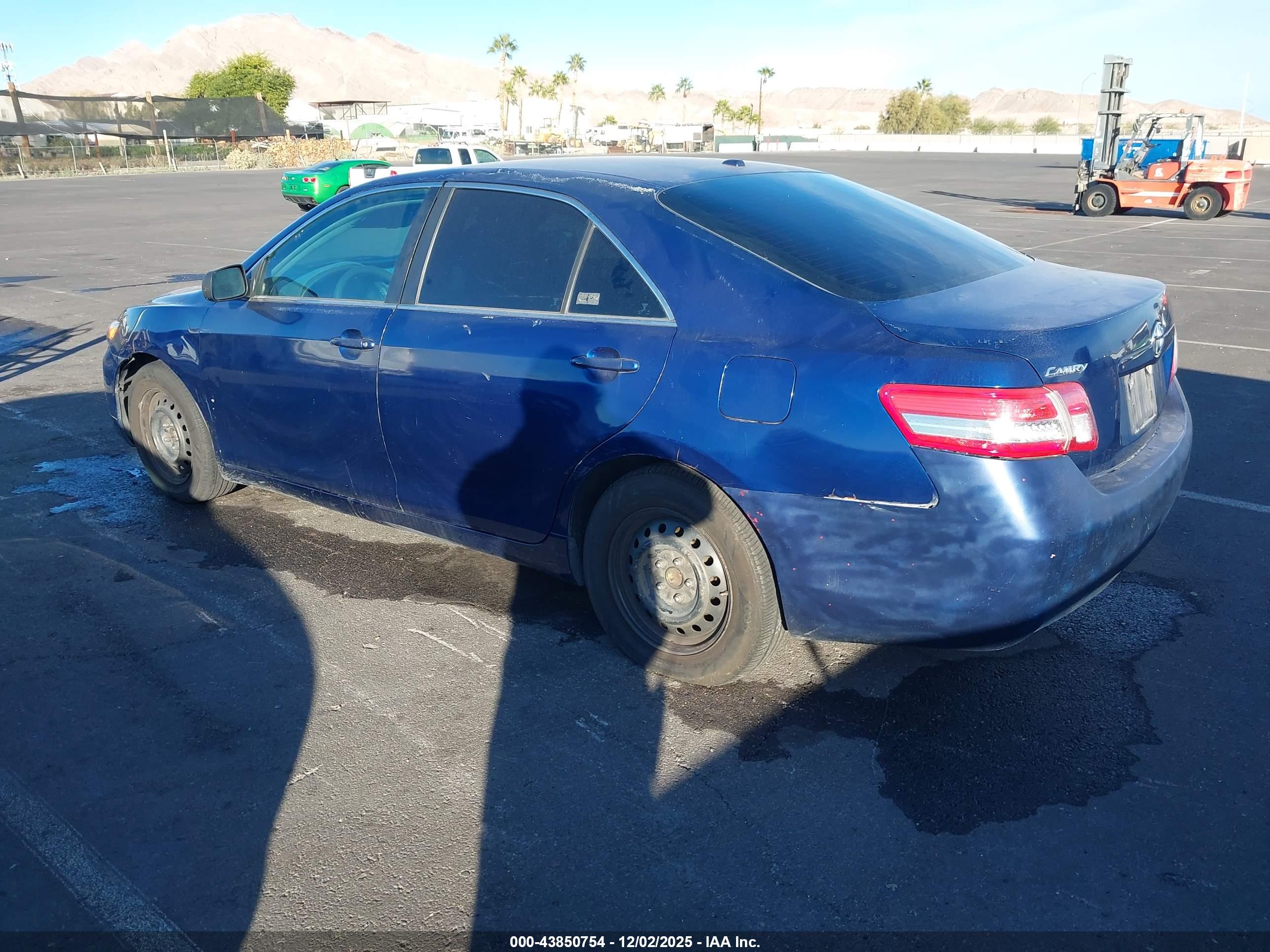 TOYOTA CAMRY image 3