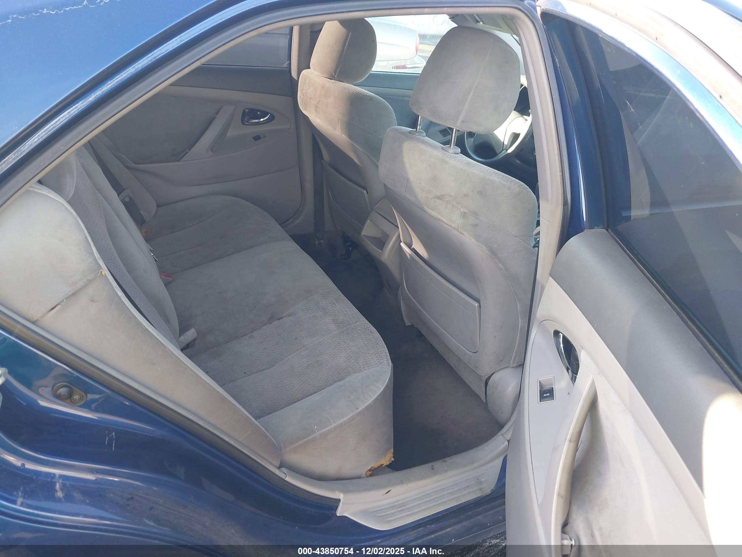 TOYOTA CAMRY image 8