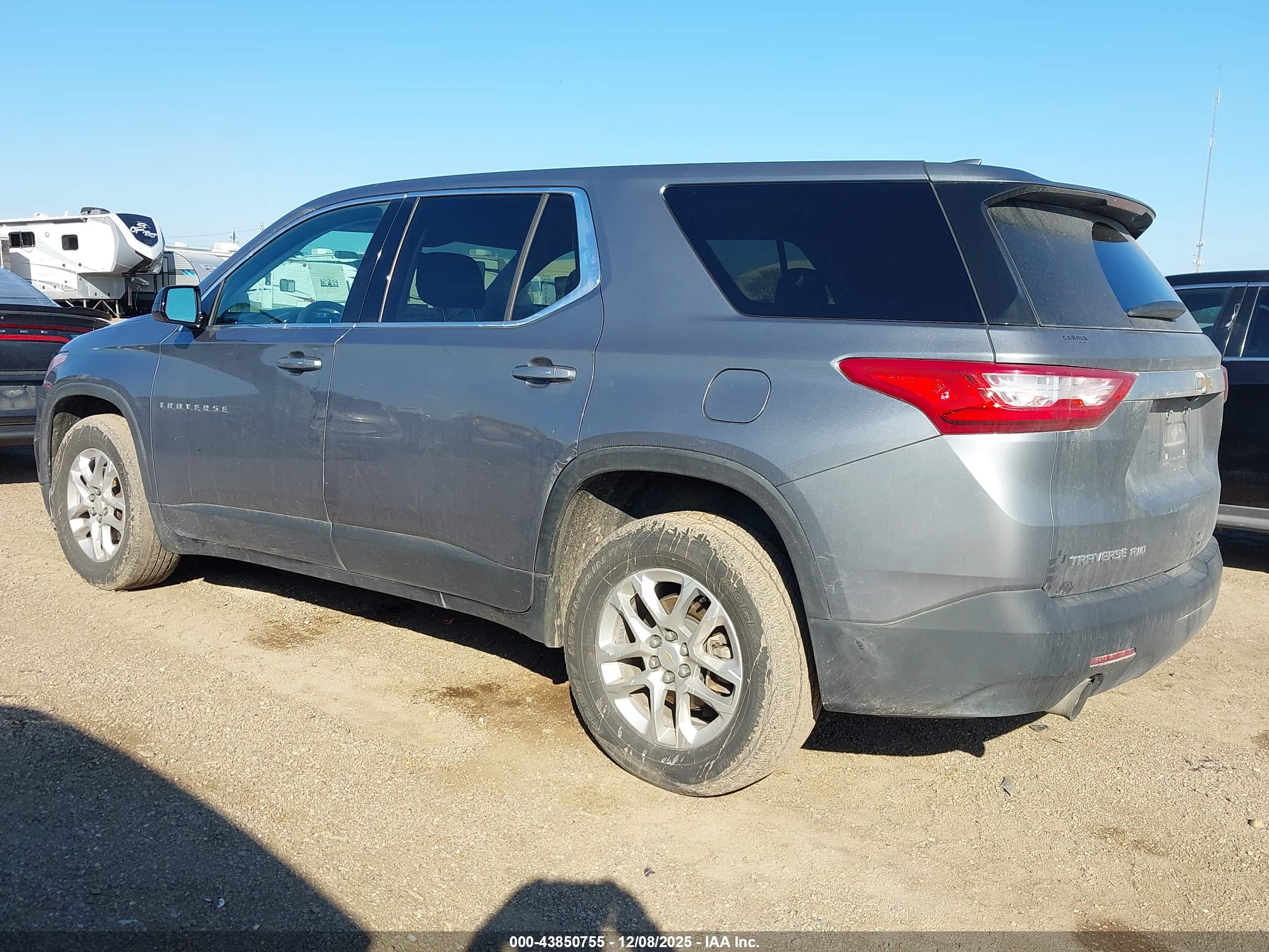 CHEVROLET TRAVERSE image 3