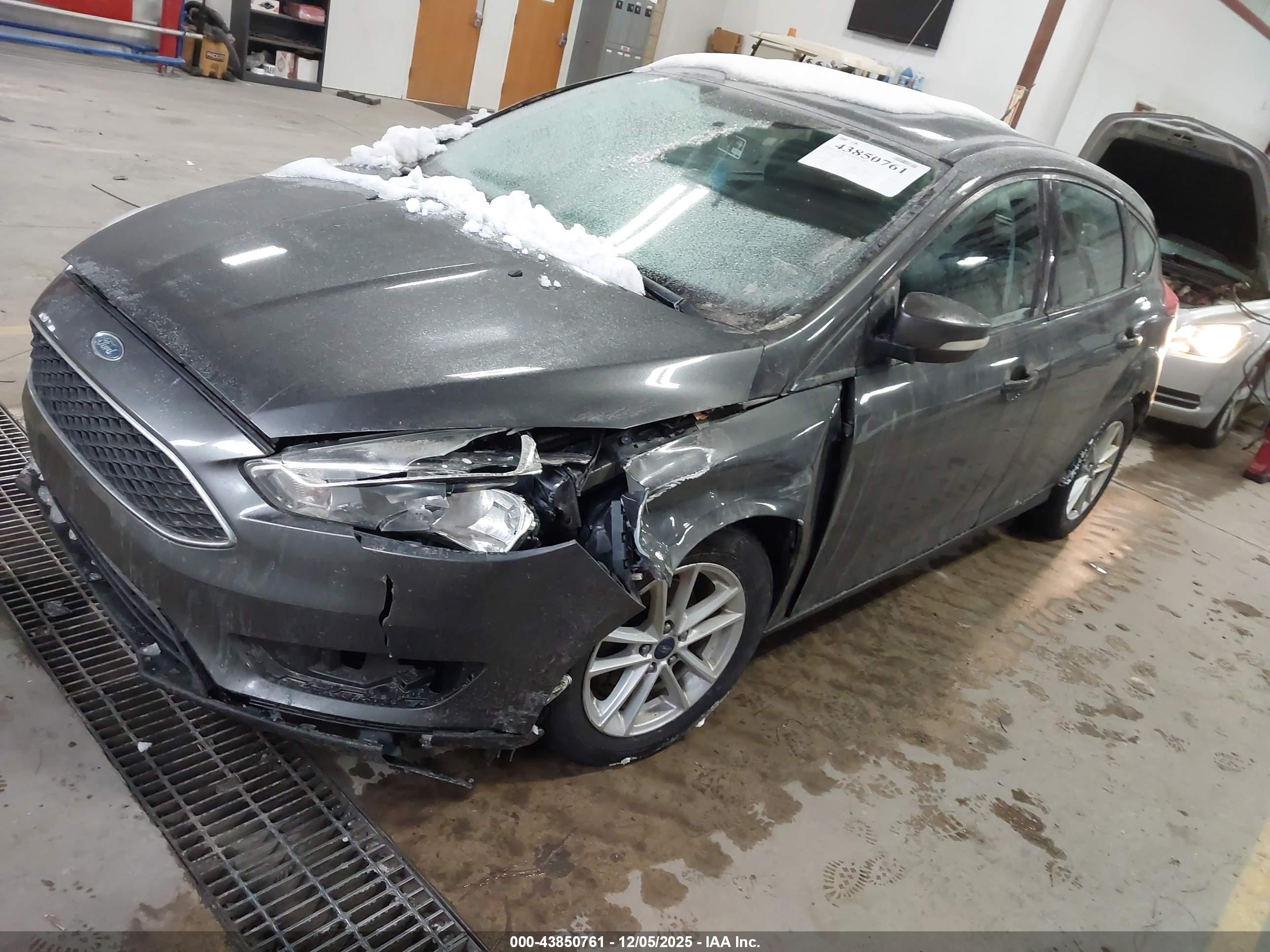 FORD FOCUS image 2