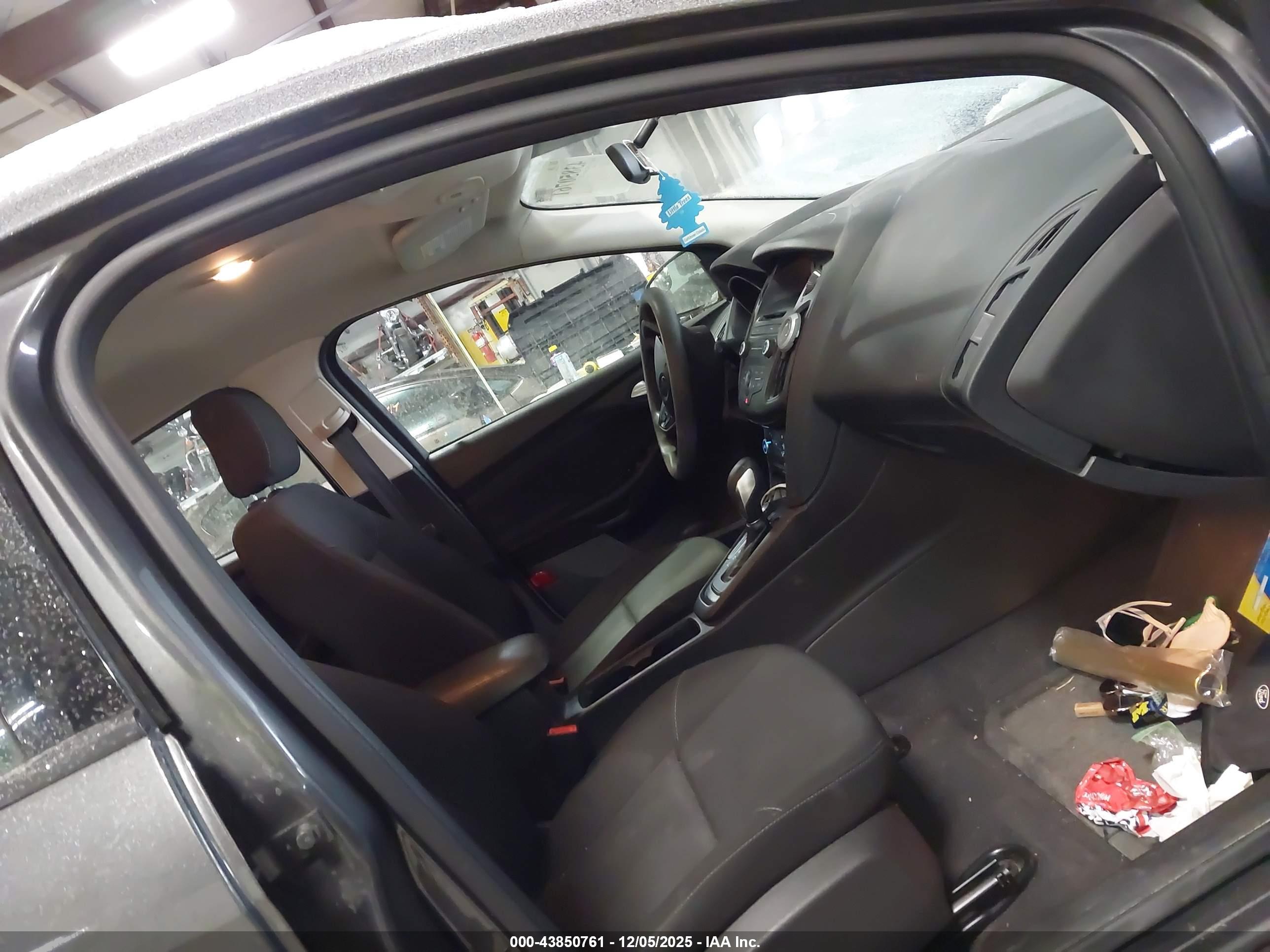 FORD FOCUS image 5