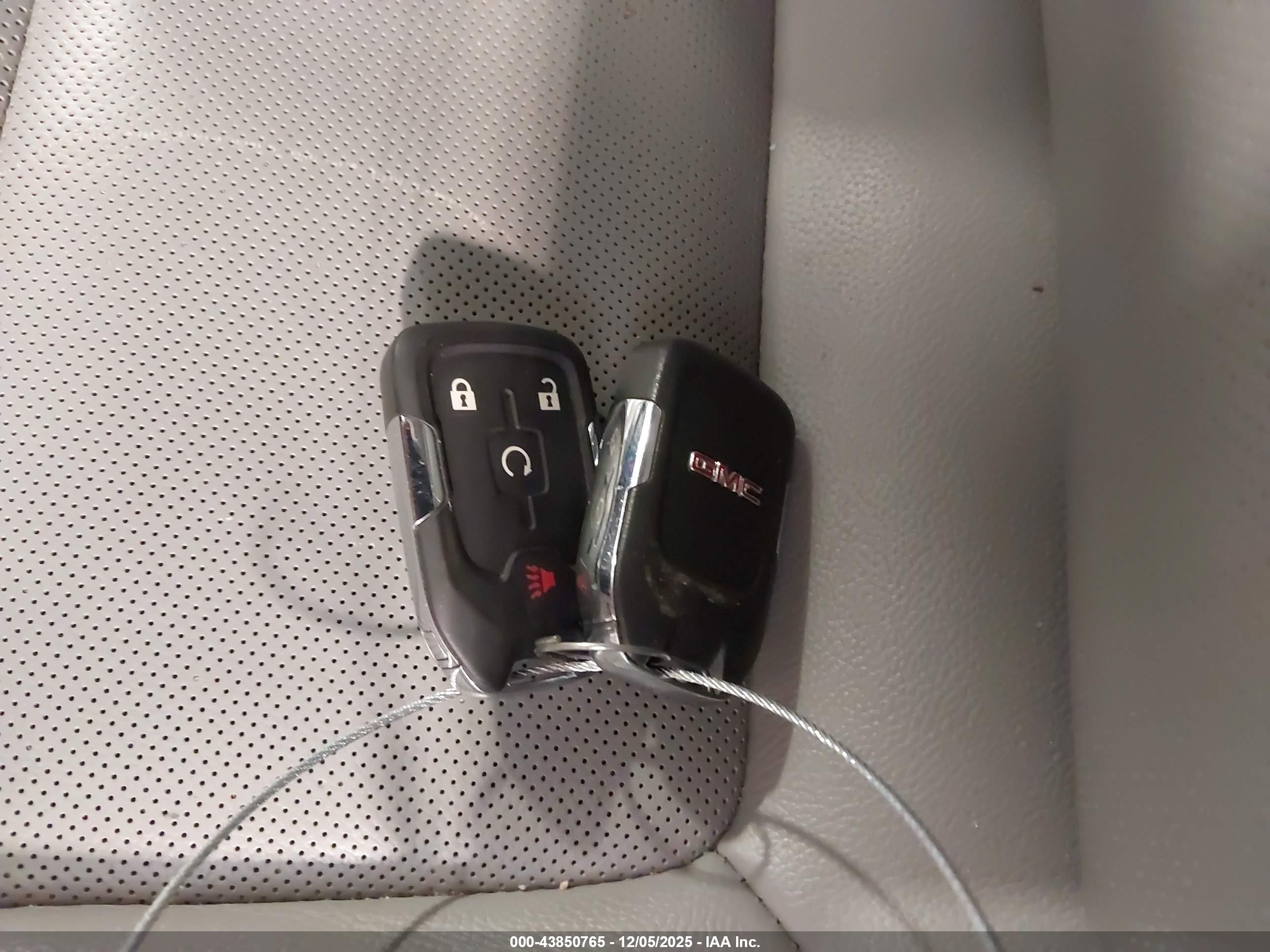 GMC TERRAIN image 11