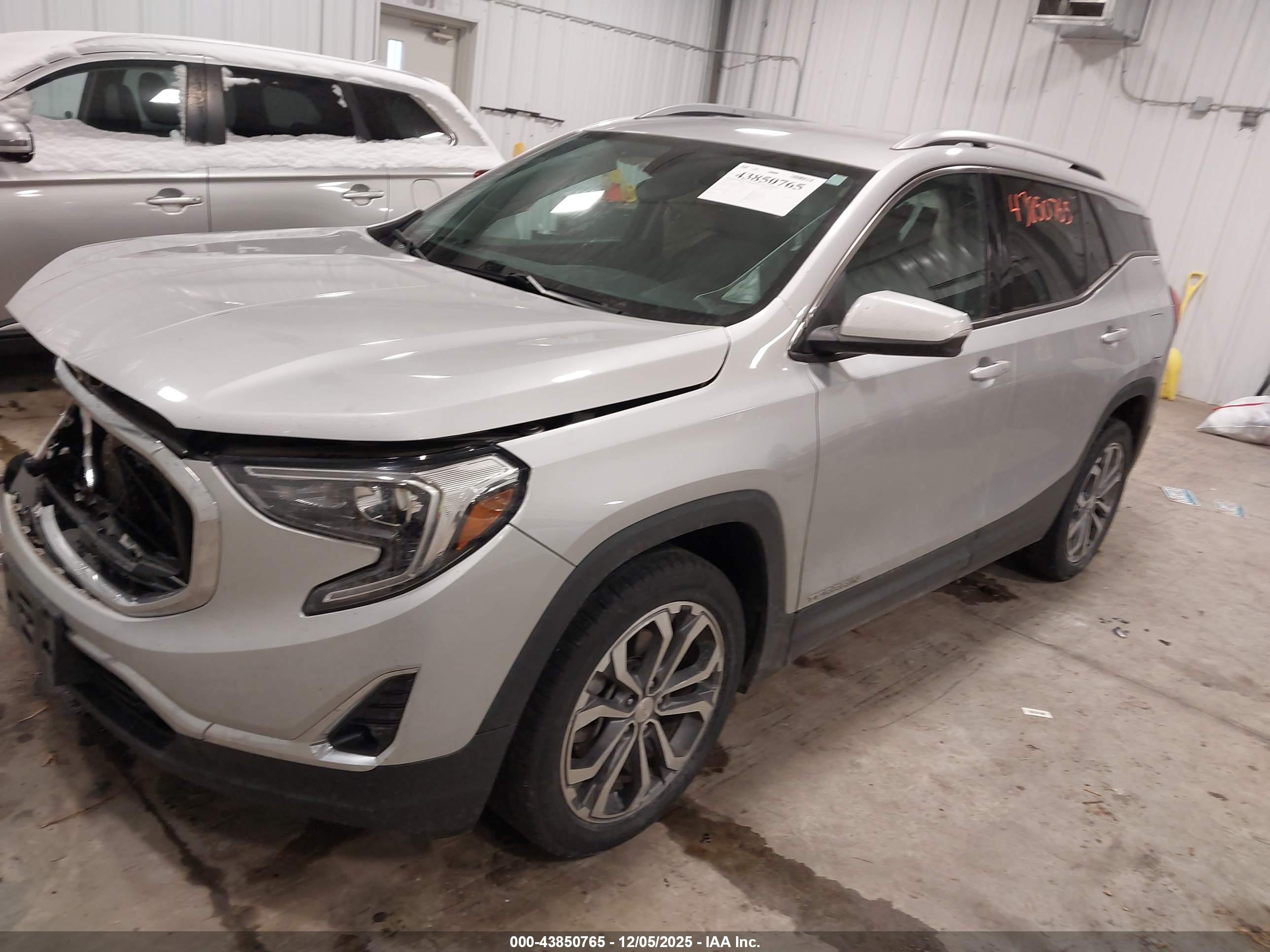 GMC TERRAIN image 2
