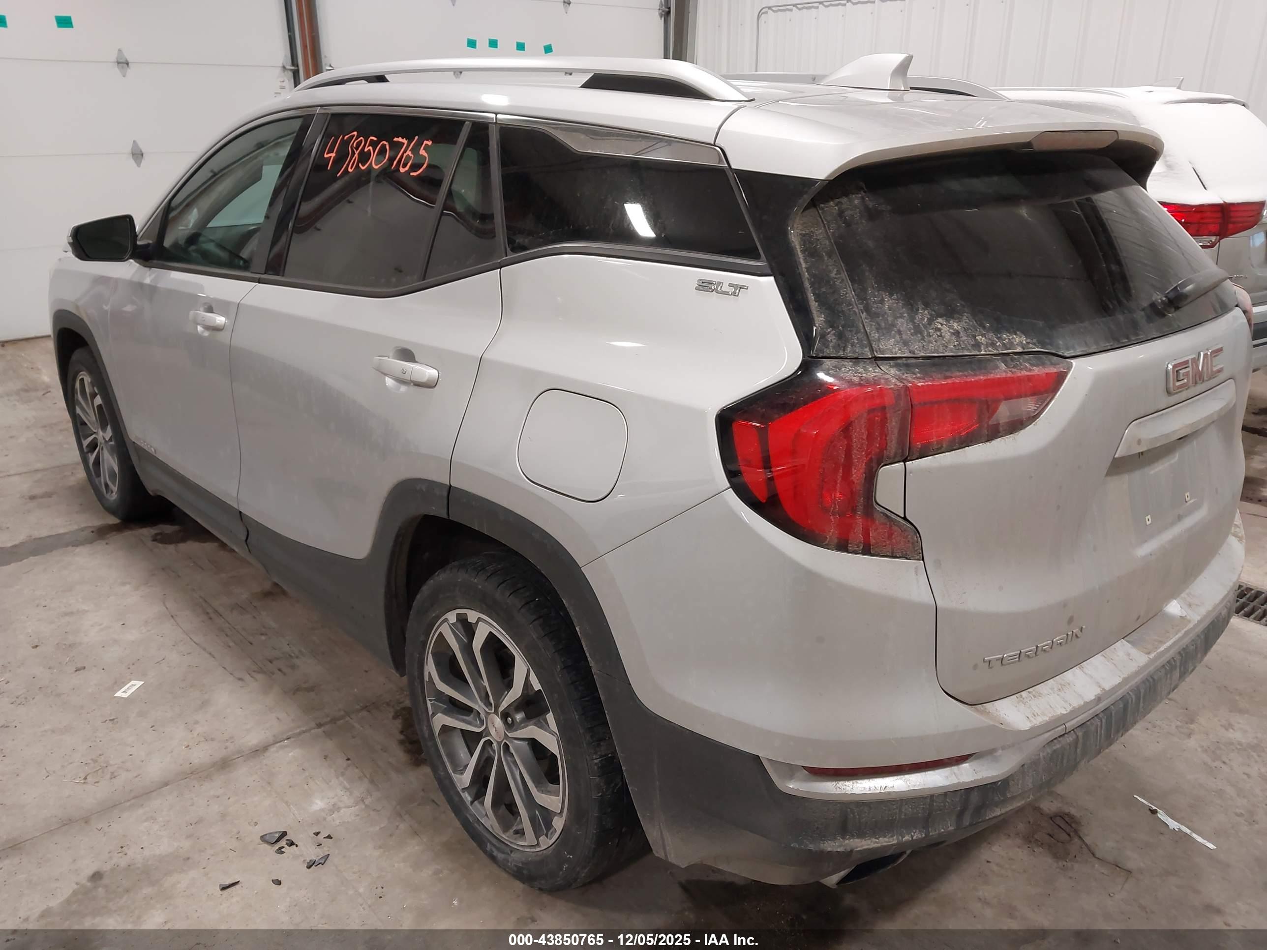GMC TERRAIN image 3