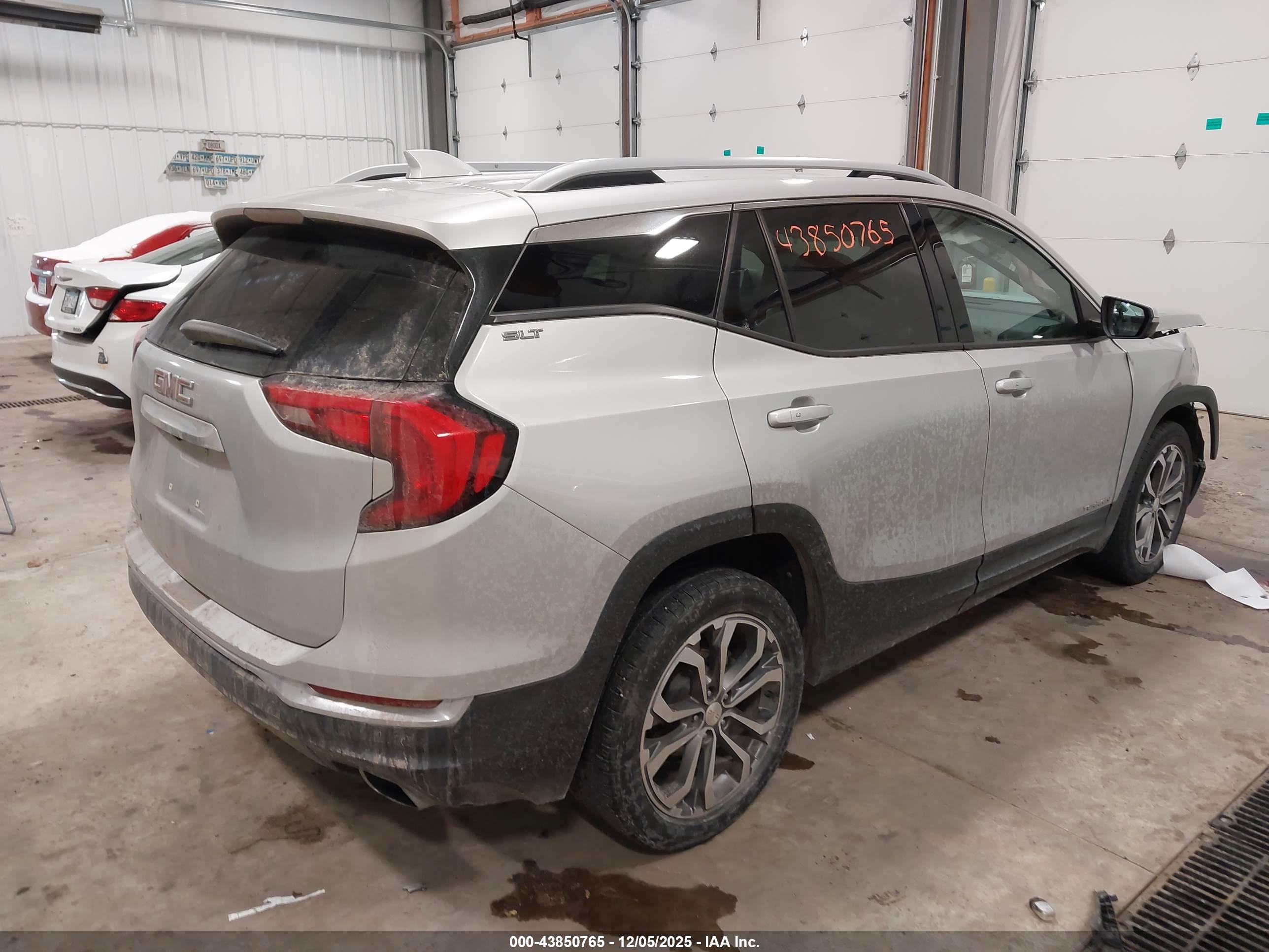 GMC TERRAIN image 4