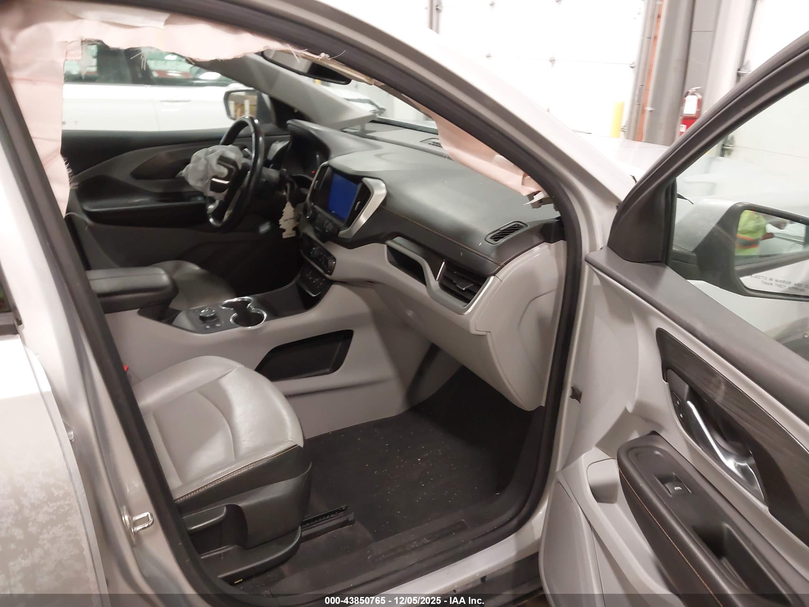 GMC TERRAIN image 5