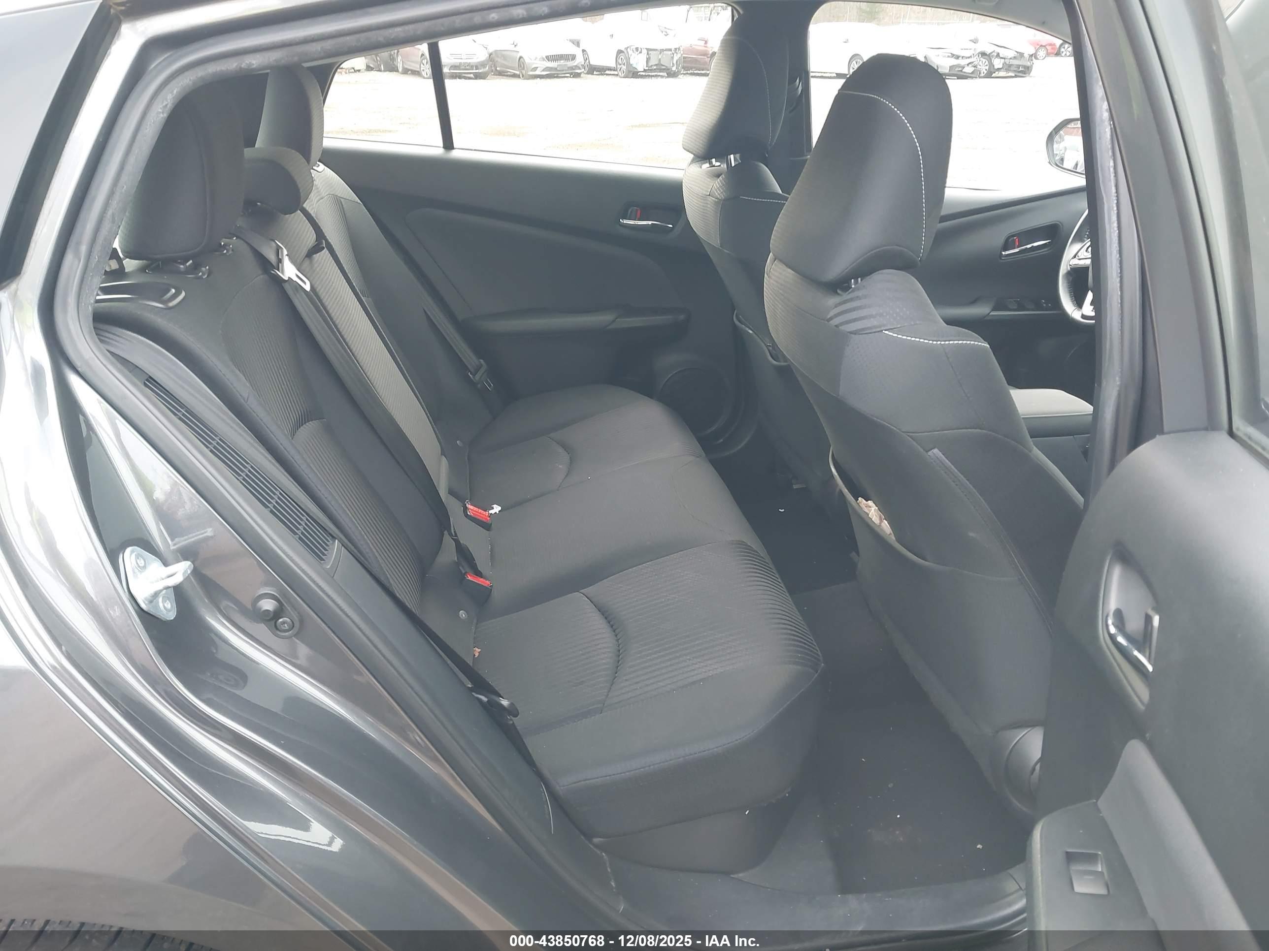 TOYOTA PRIUS image 8