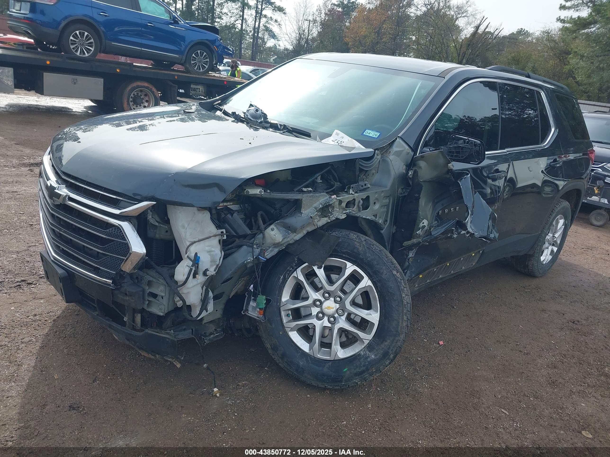 CHEVROLET TRAVERSE image 2