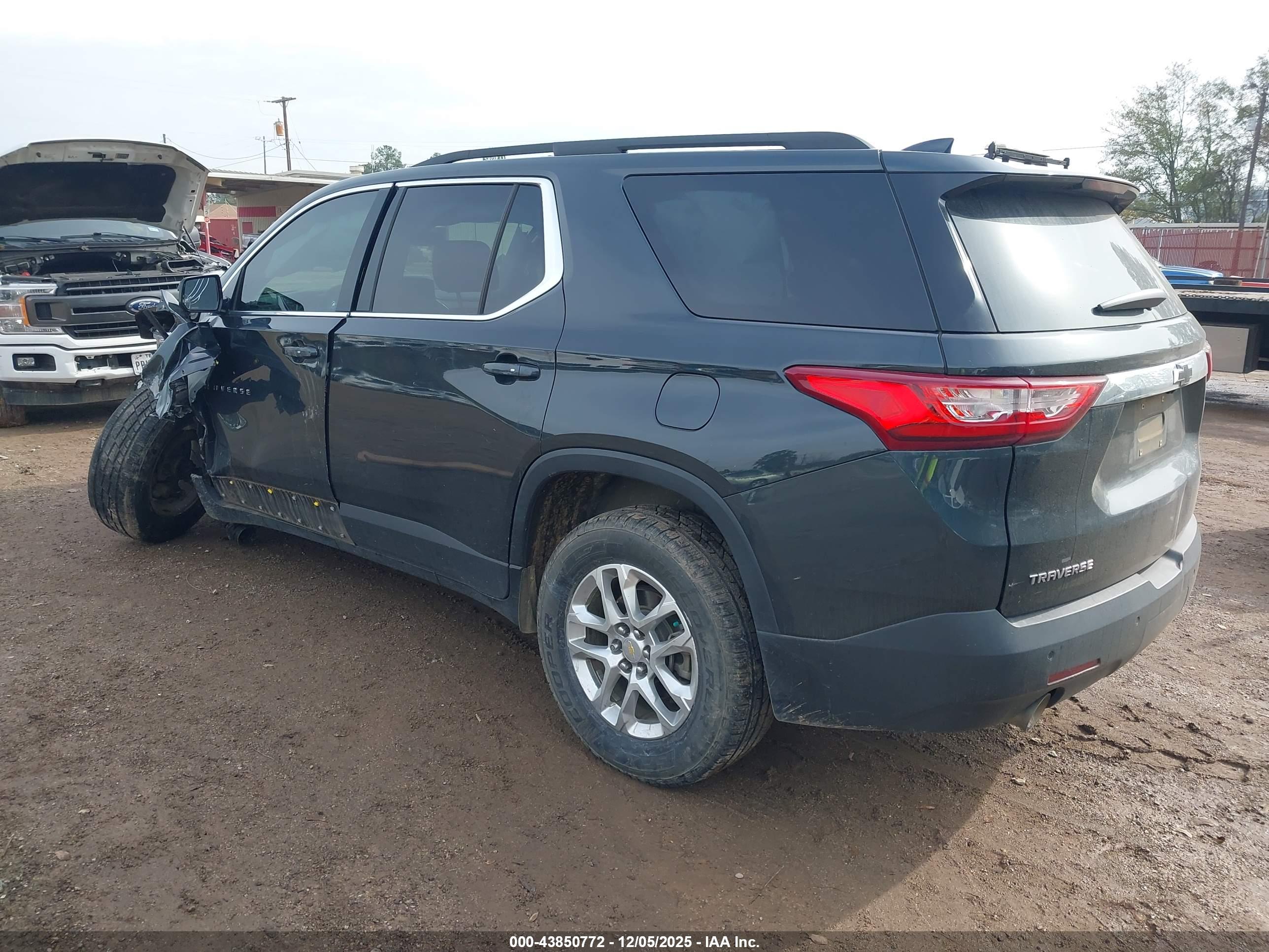 CHEVROLET TRAVERSE image 3