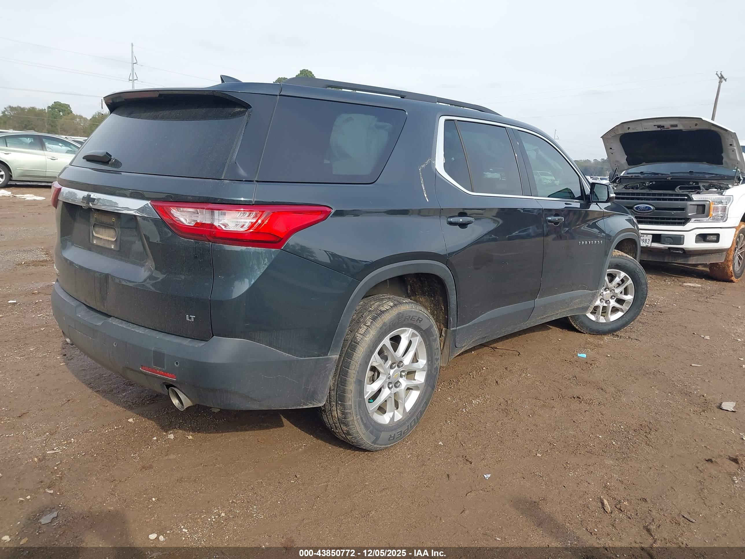 CHEVROLET TRAVERSE image 4