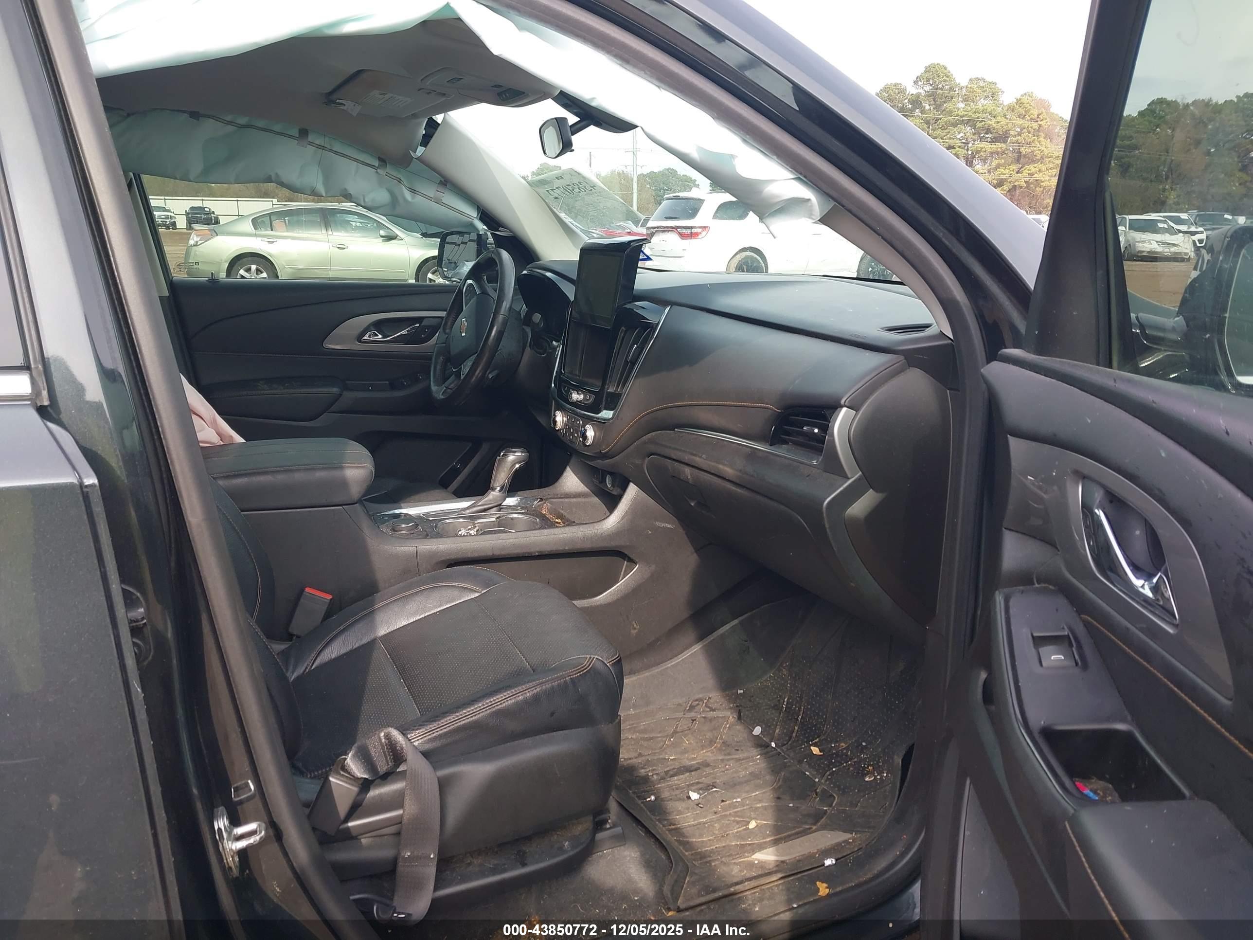 CHEVROLET TRAVERSE image 5