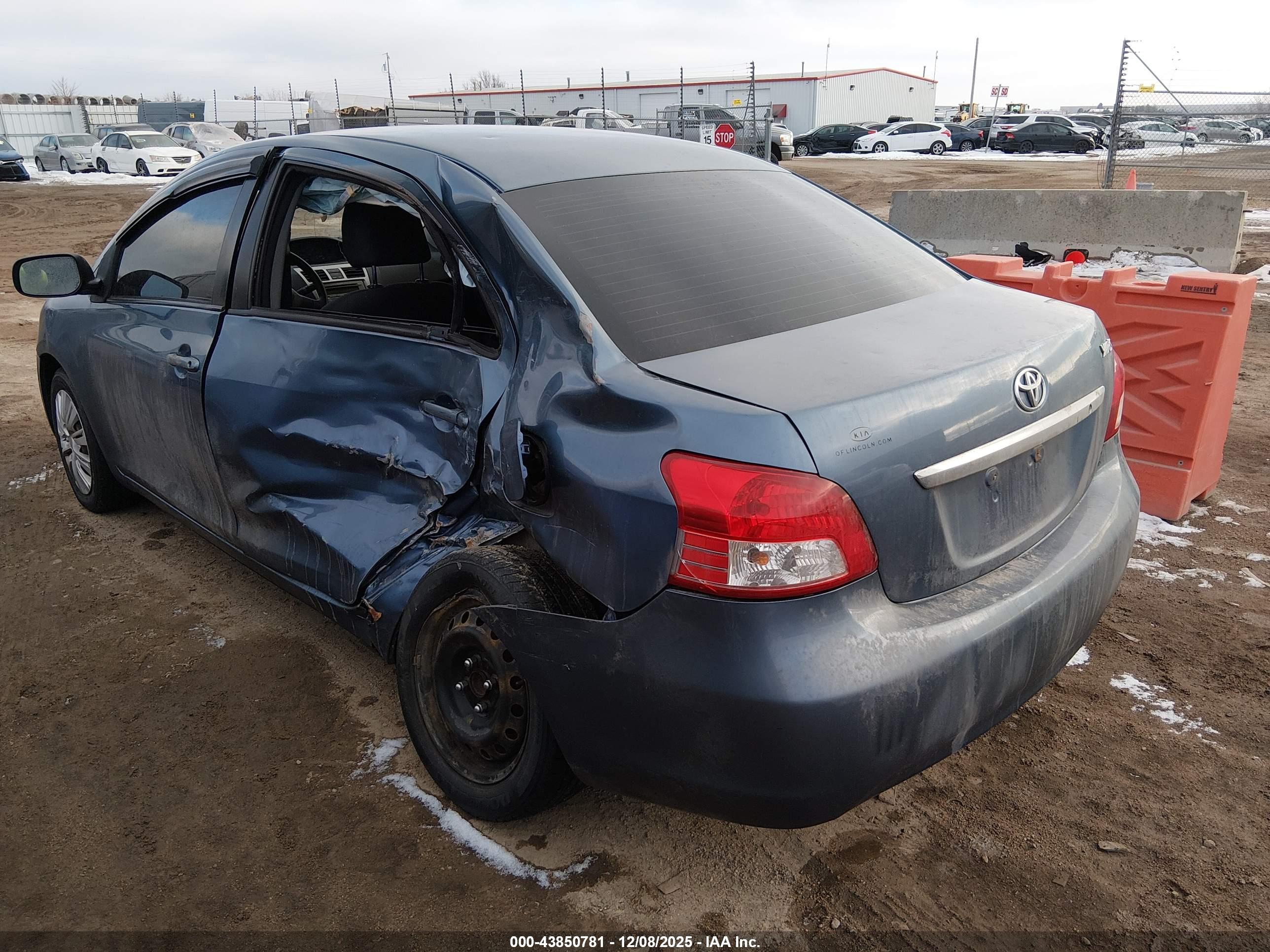 TOYOTA YARIS image 3