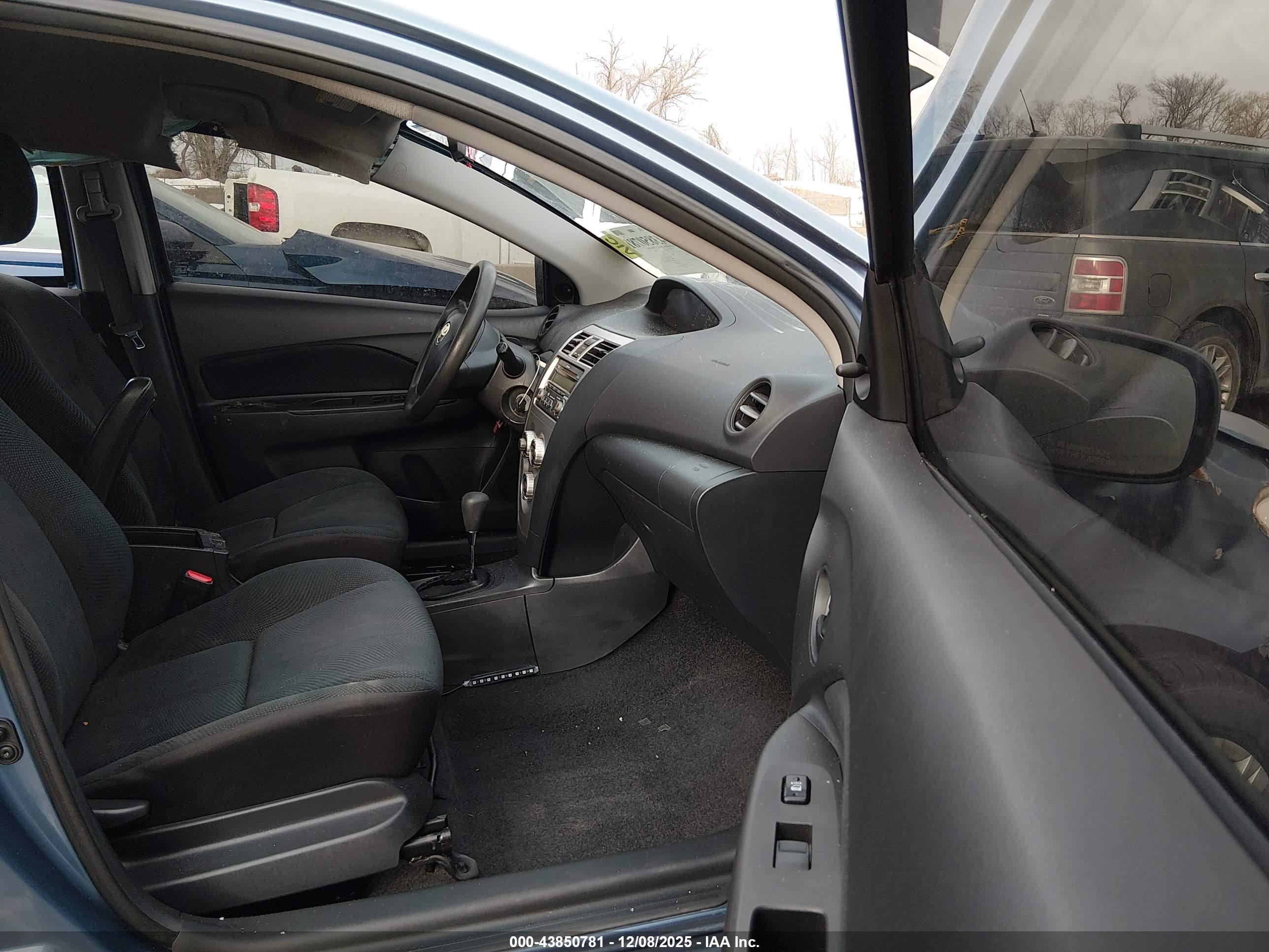 TOYOTA YARIS image 5