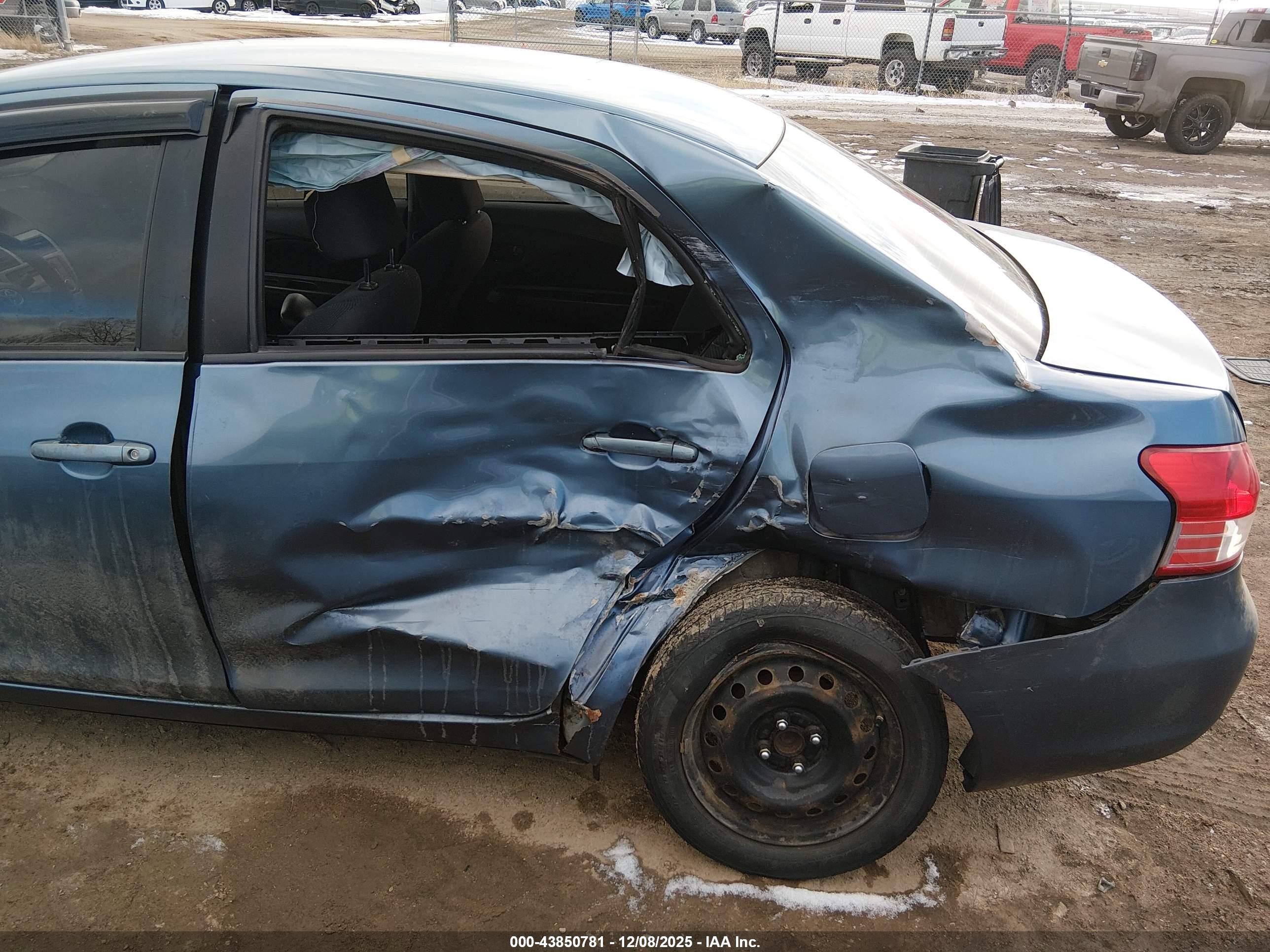 TOYOTA YARIS image 6