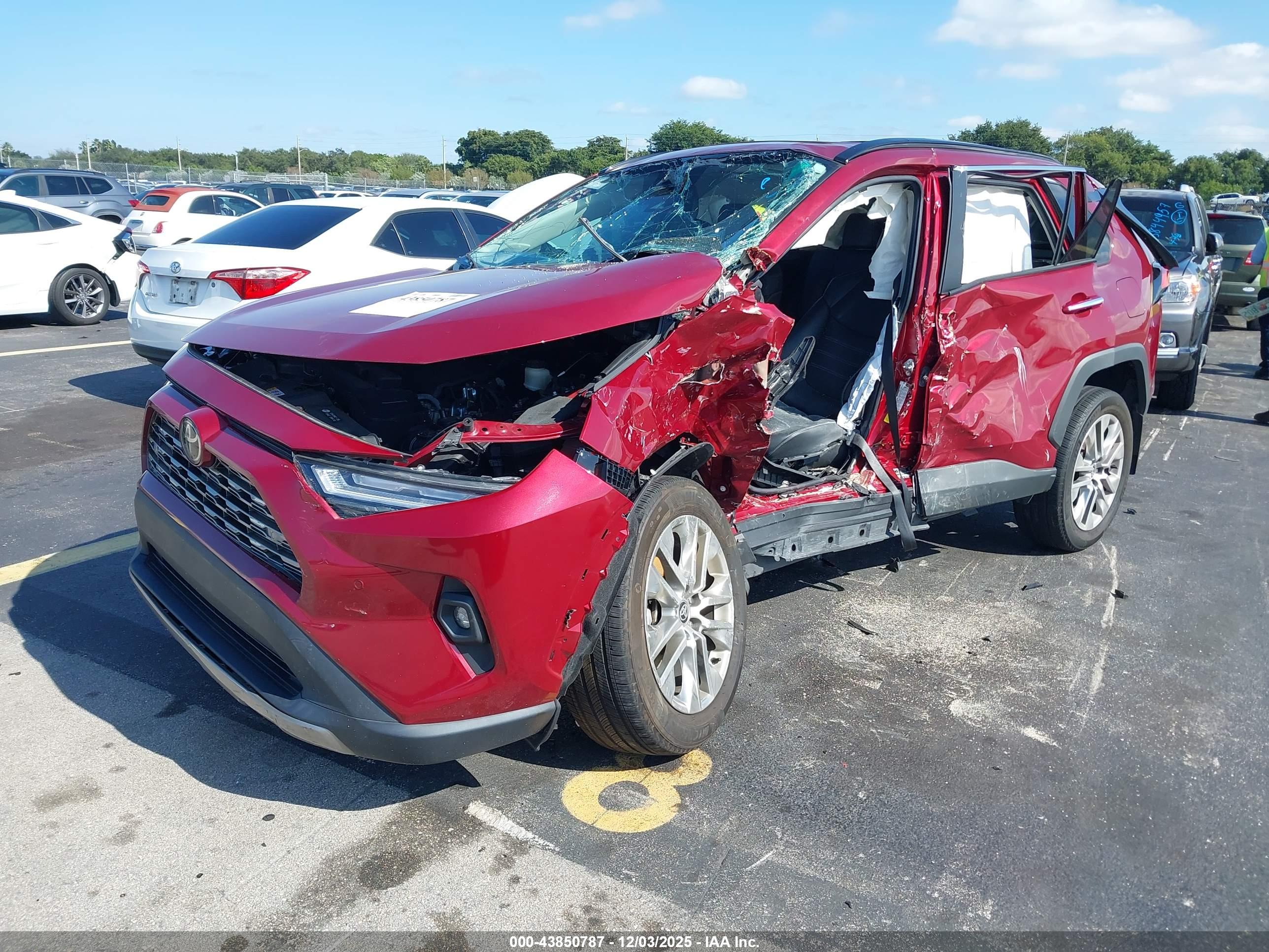 TOYOTA RAV4 image 2