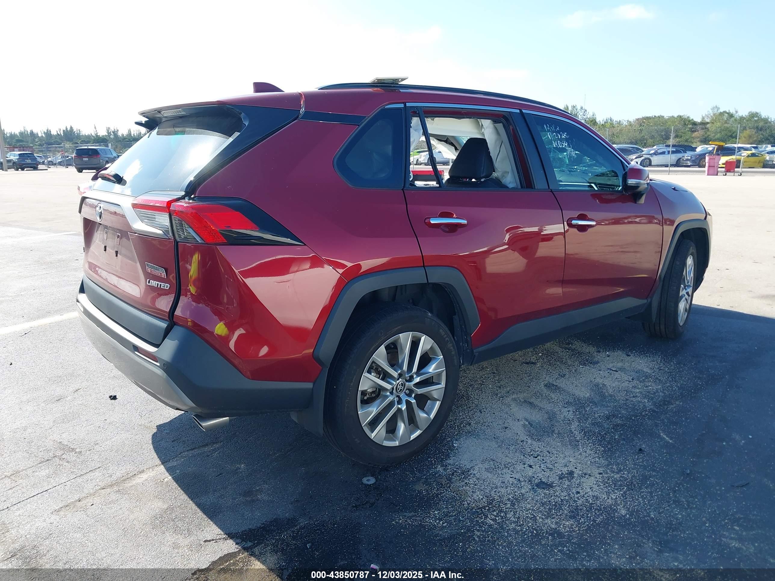 TOYOTA RAV4 image 4