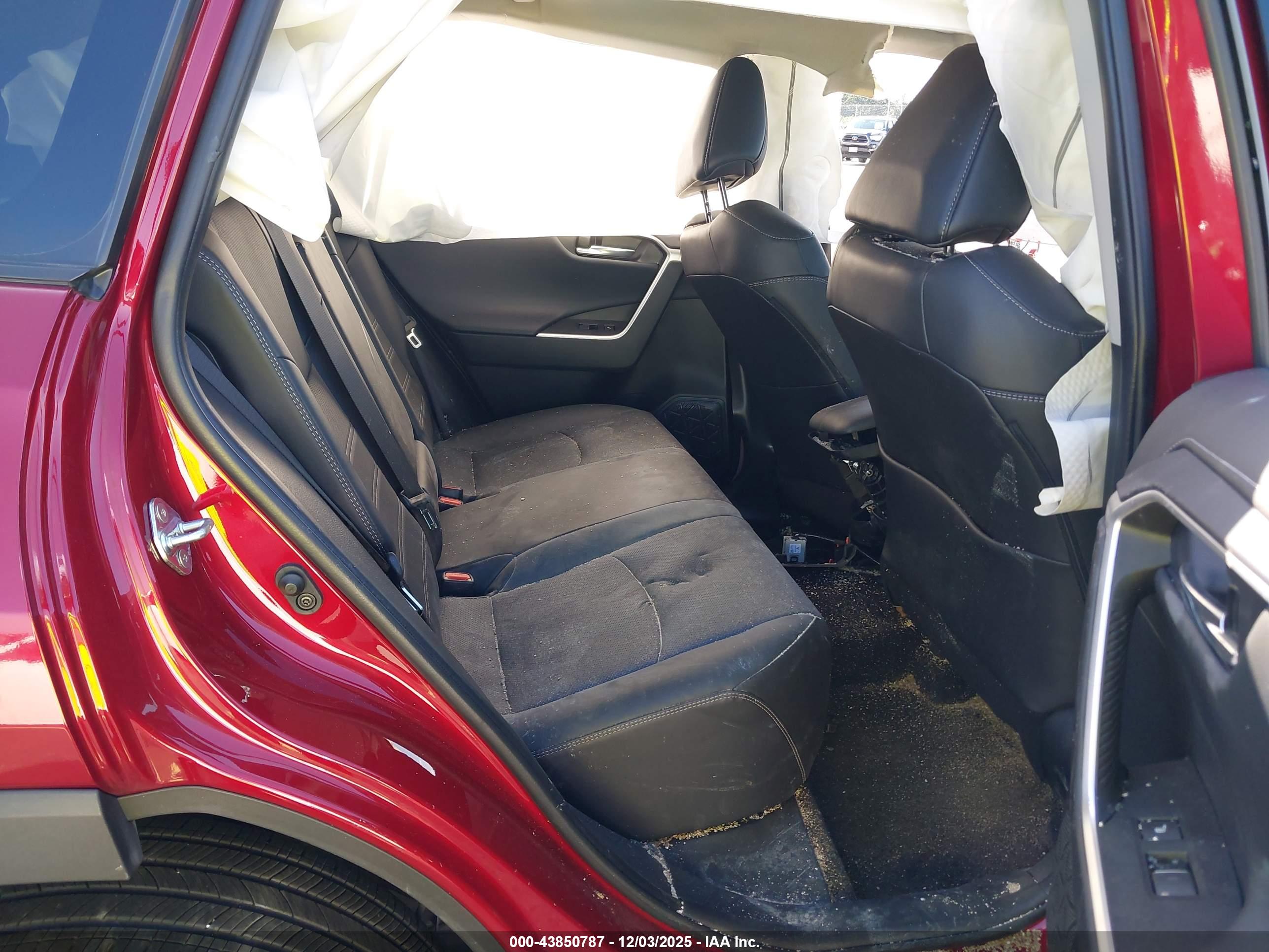 TOYOTA RAV4 image 8