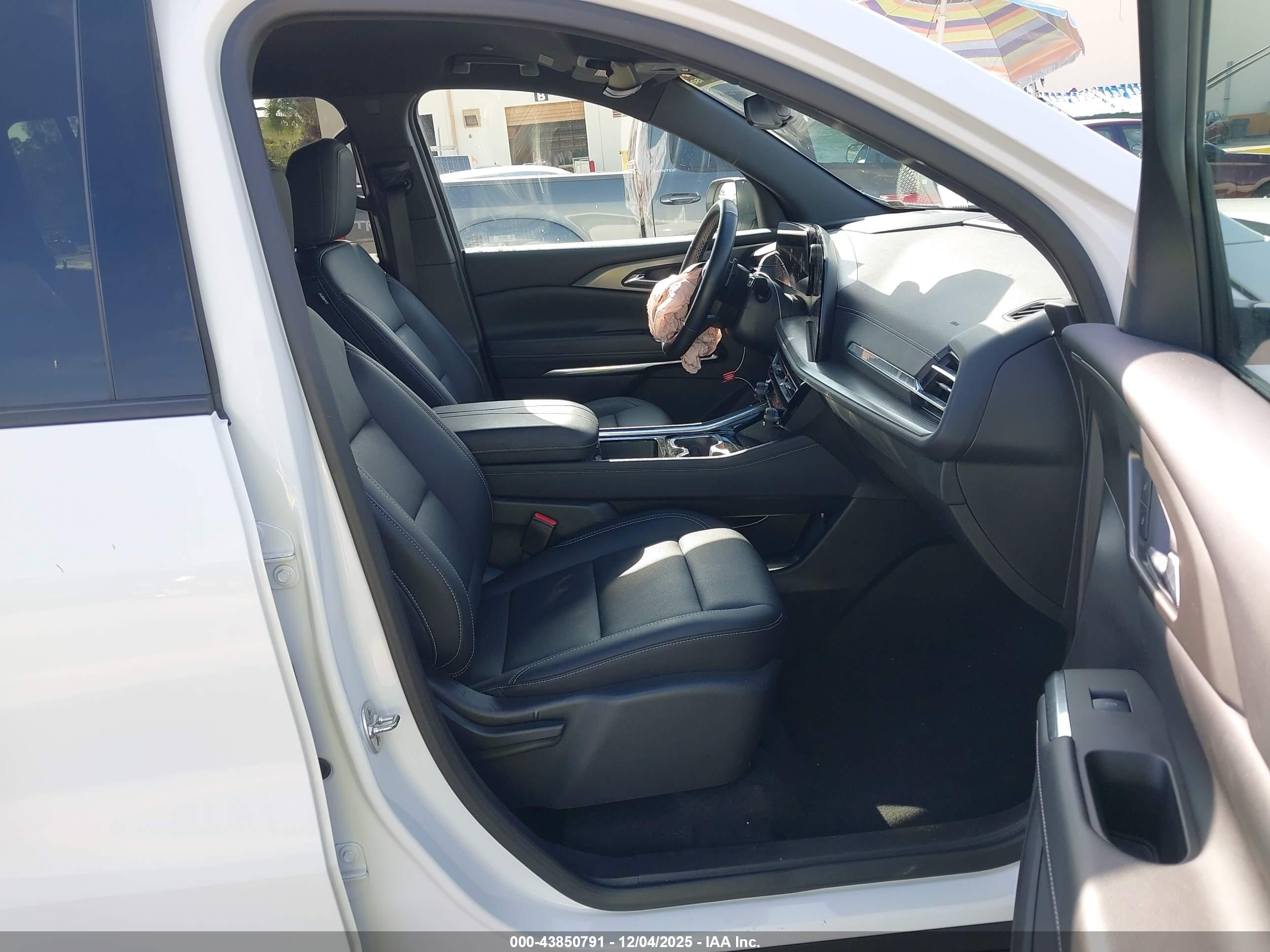 CHEVROLET TRAVERSE image 5
