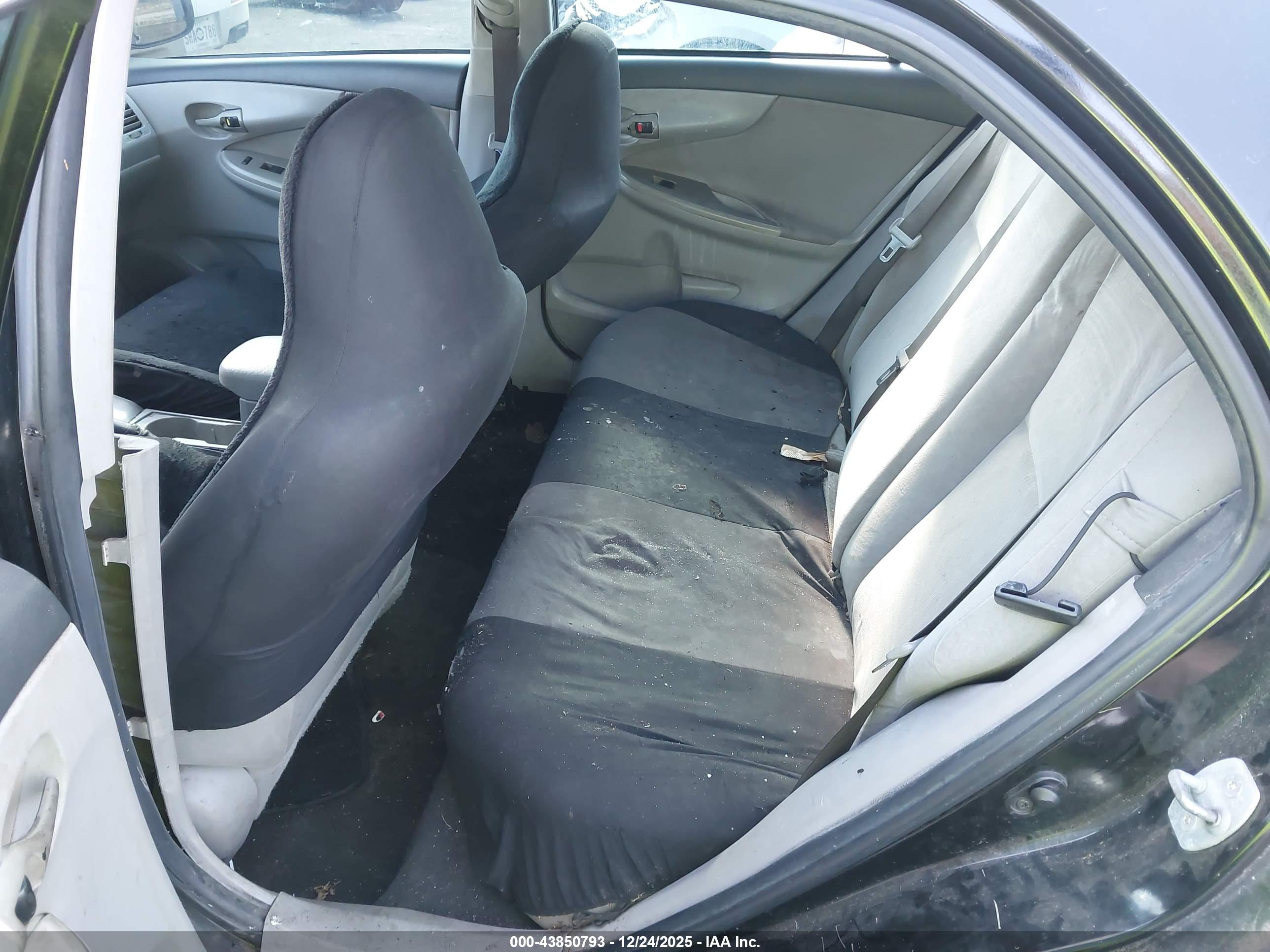TOYOTA COROLLA image 8