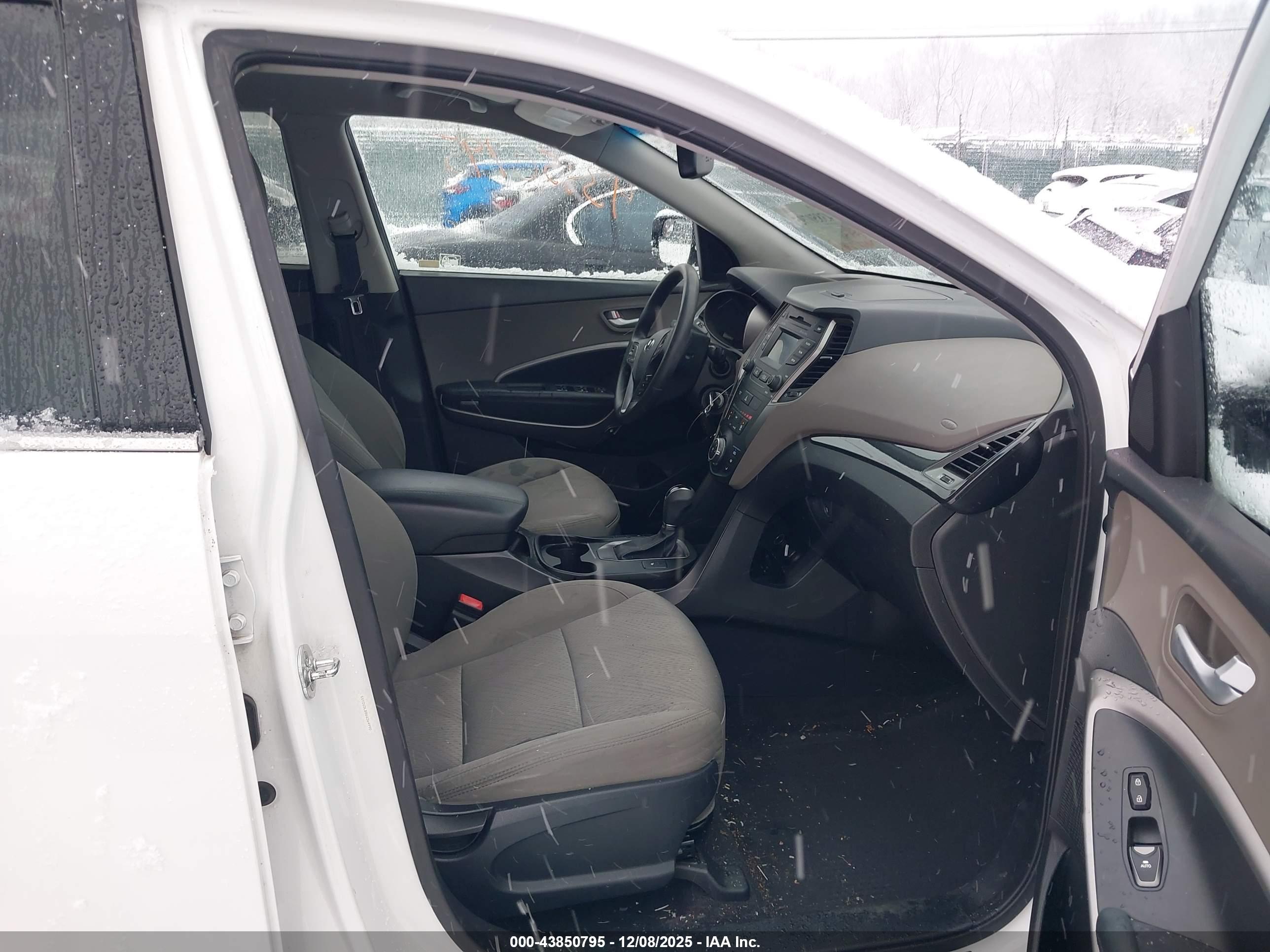 HYUNDAI SANTA image 5