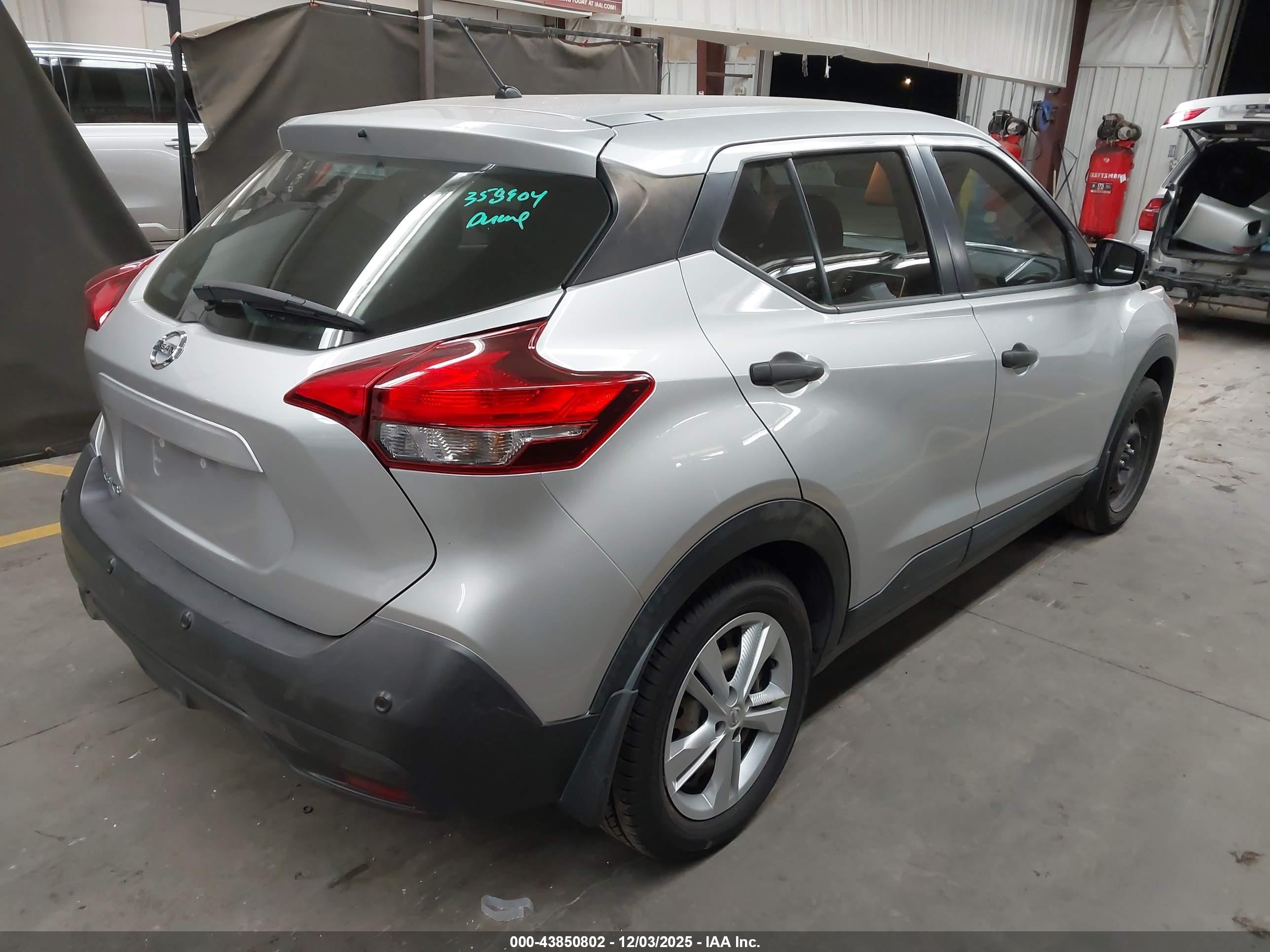 NISSAN KICKS image 4