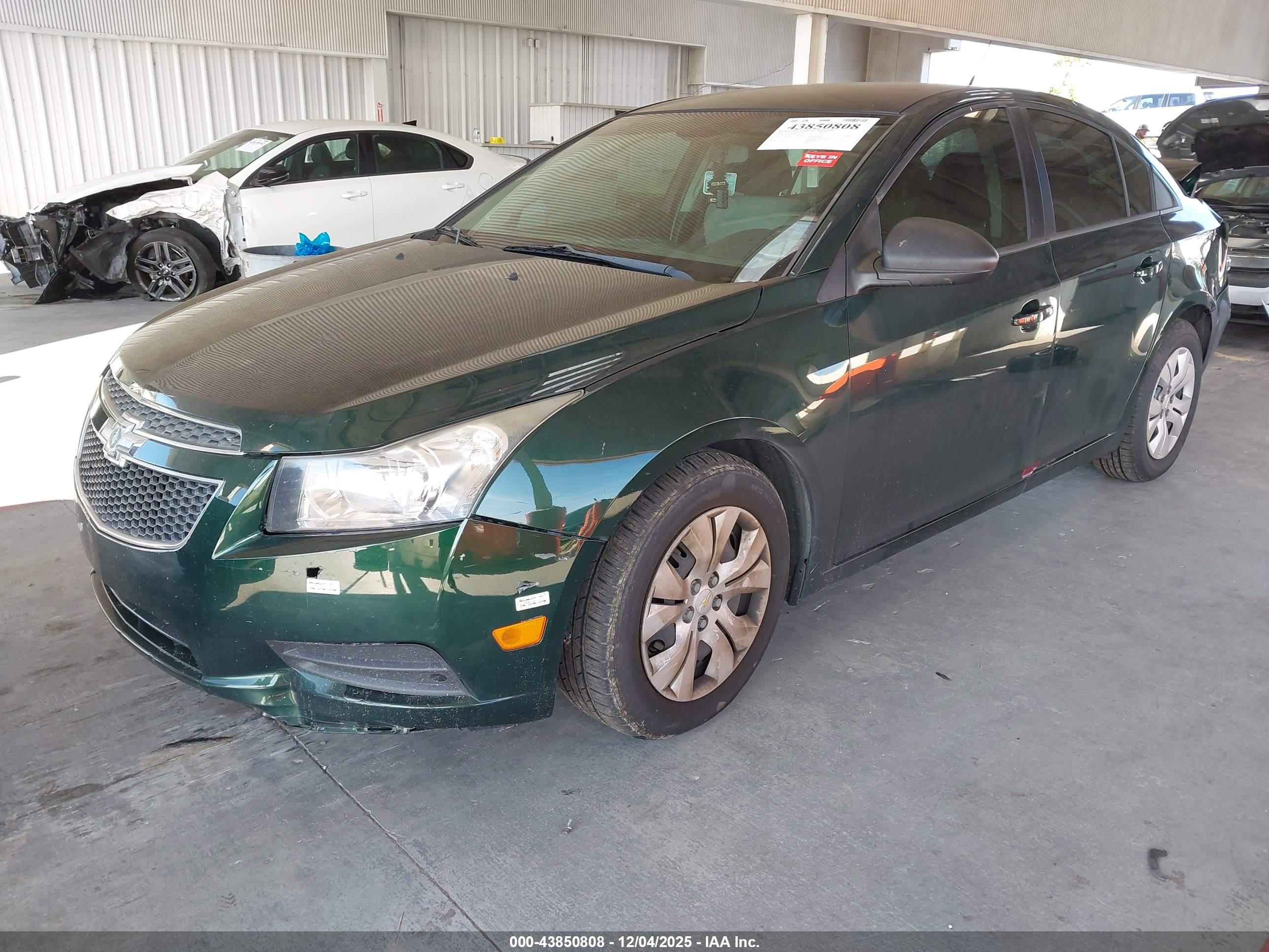 CHEVROLET CRUZE image 2