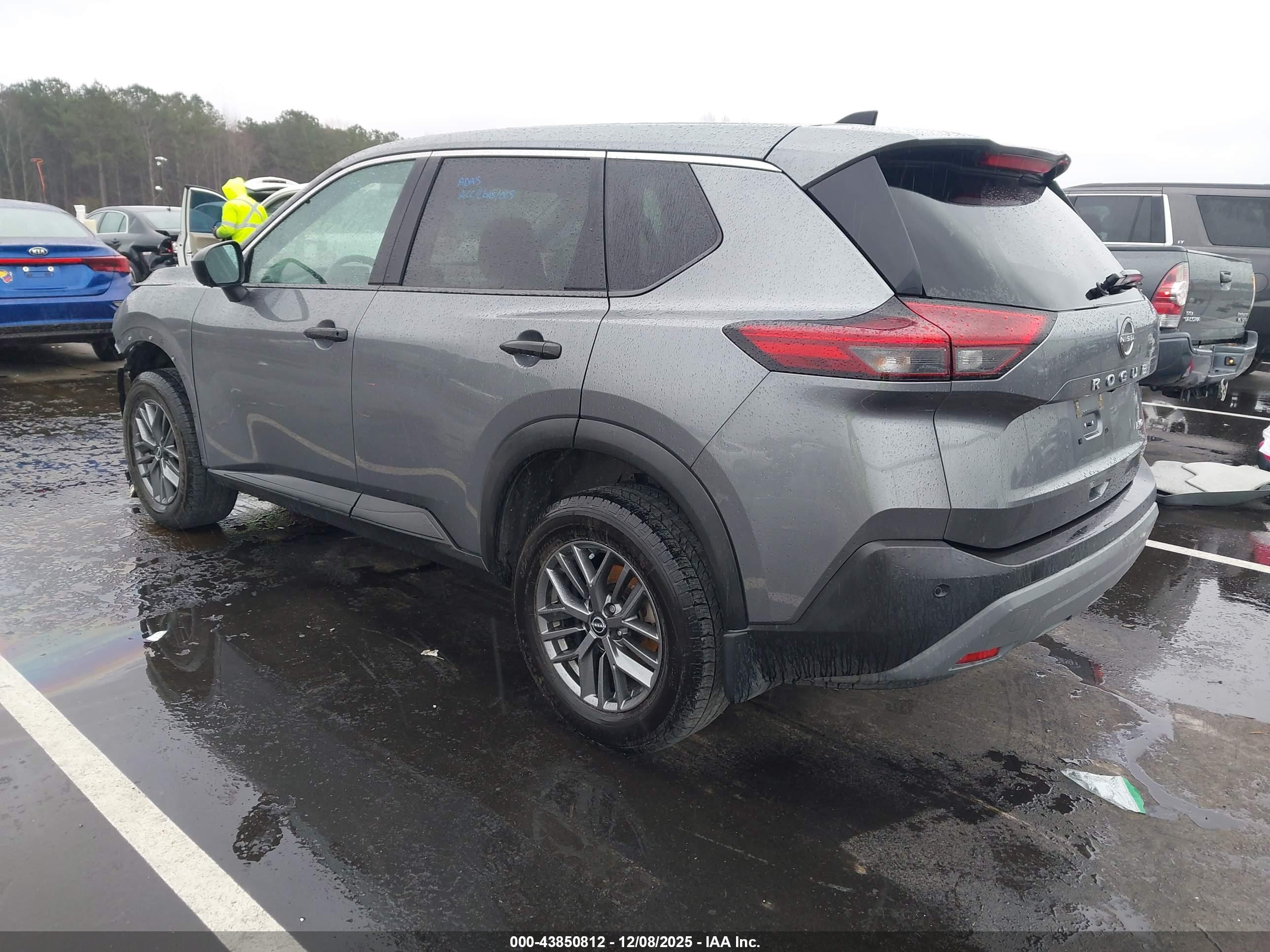 NISSAN ROGUE image 3