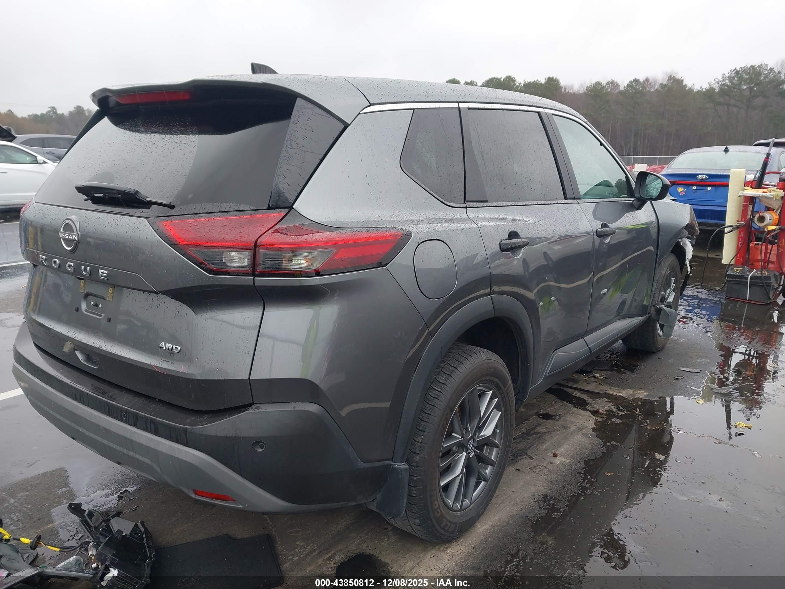 NISSAN ROGUE image 4