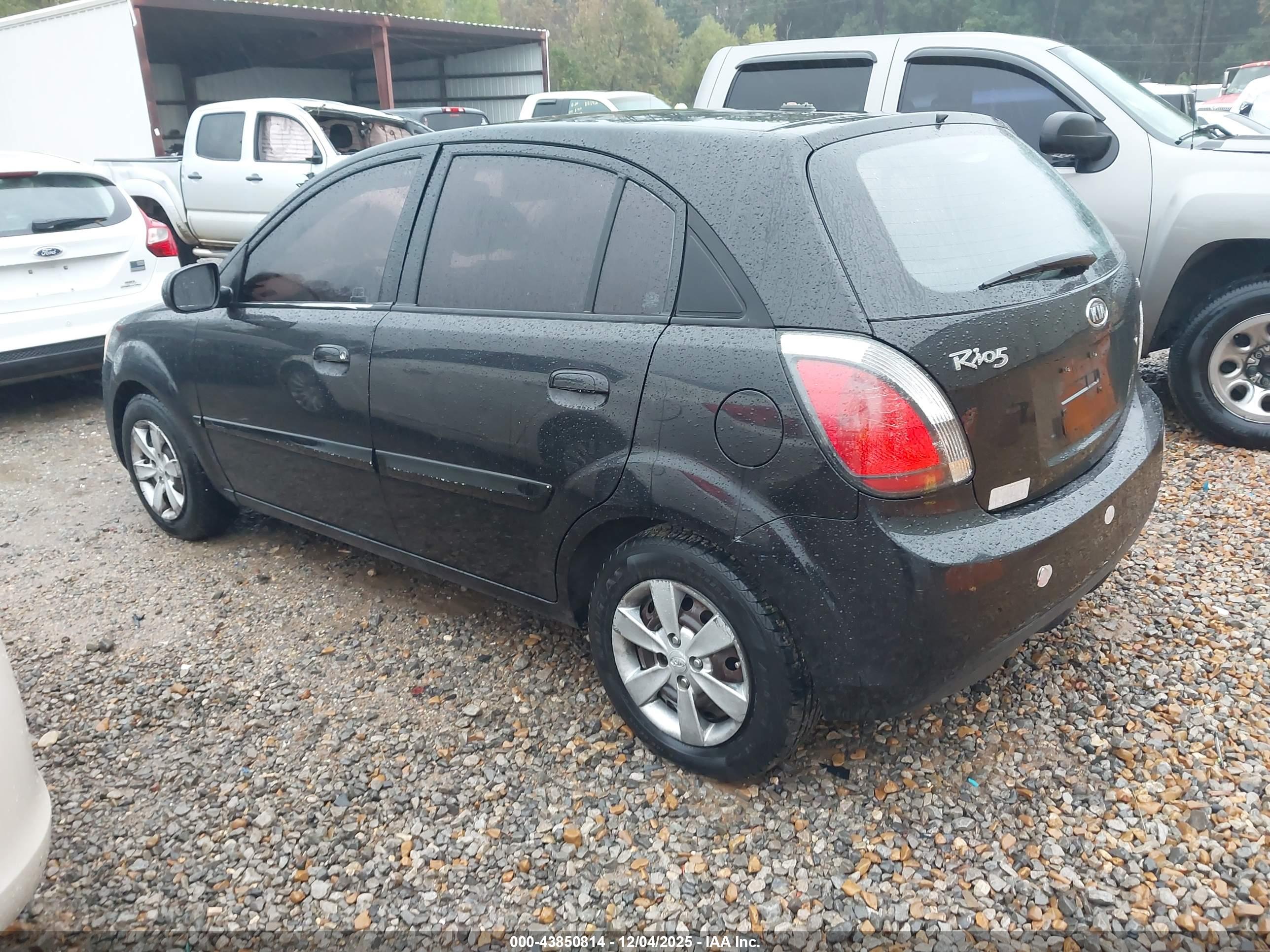 KIA RIO5 image 3