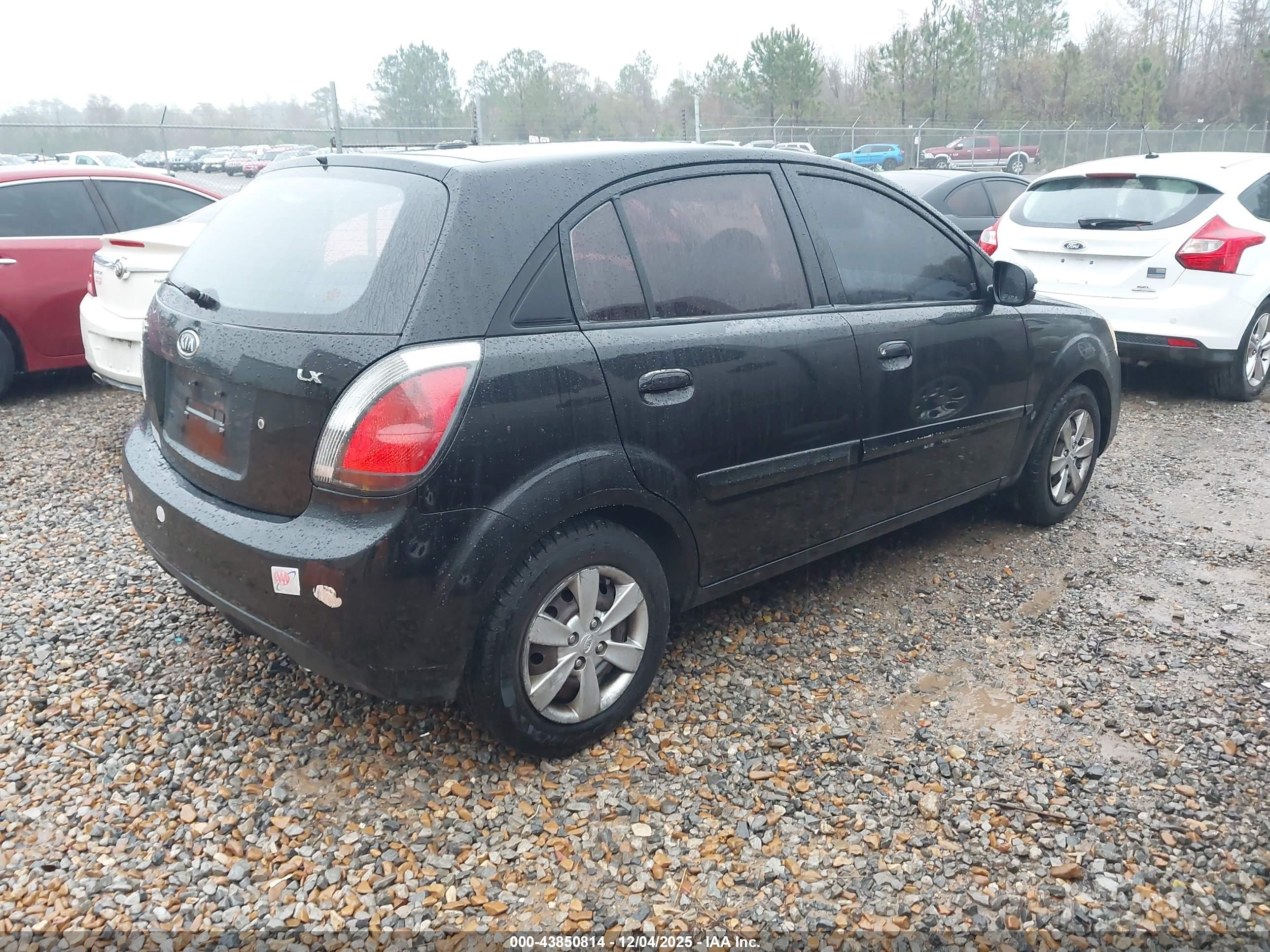 KIA RIO5 image 4