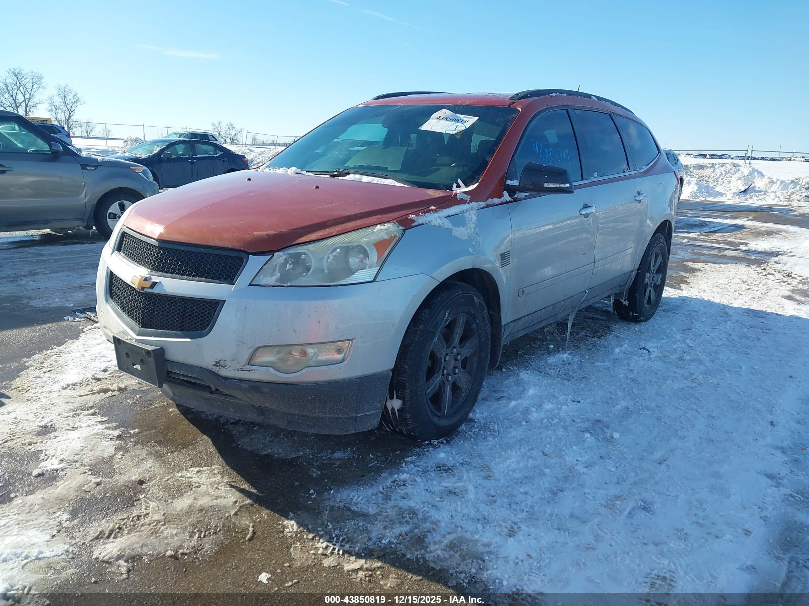 CHEVROLET TRAVERSE image 2