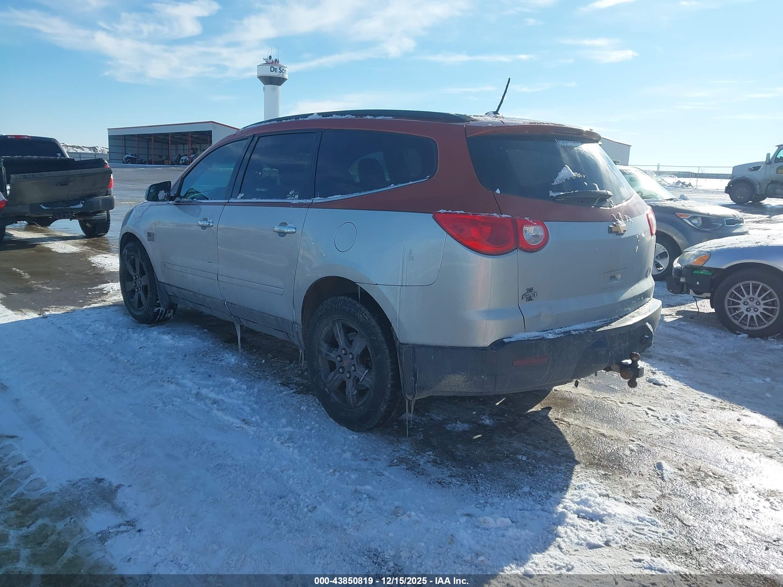 CHEVROLET TRAVERSE image 3