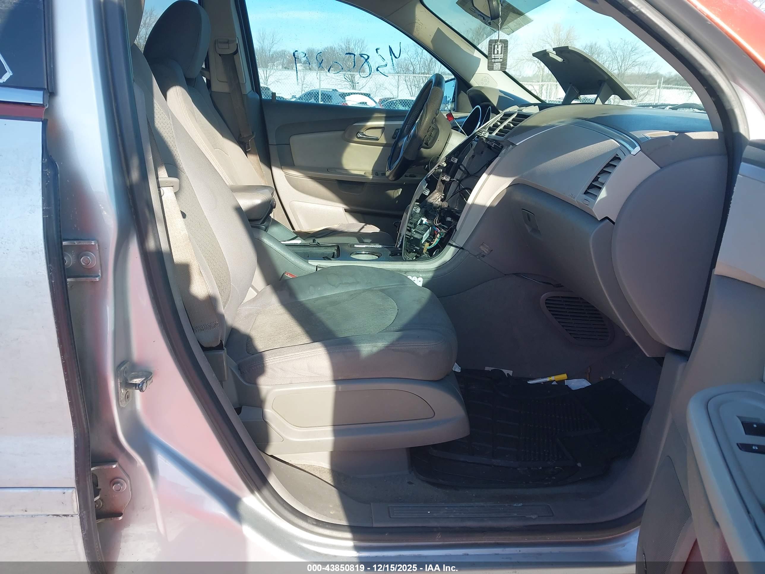 CHEVROLET TRAVERSE image 5