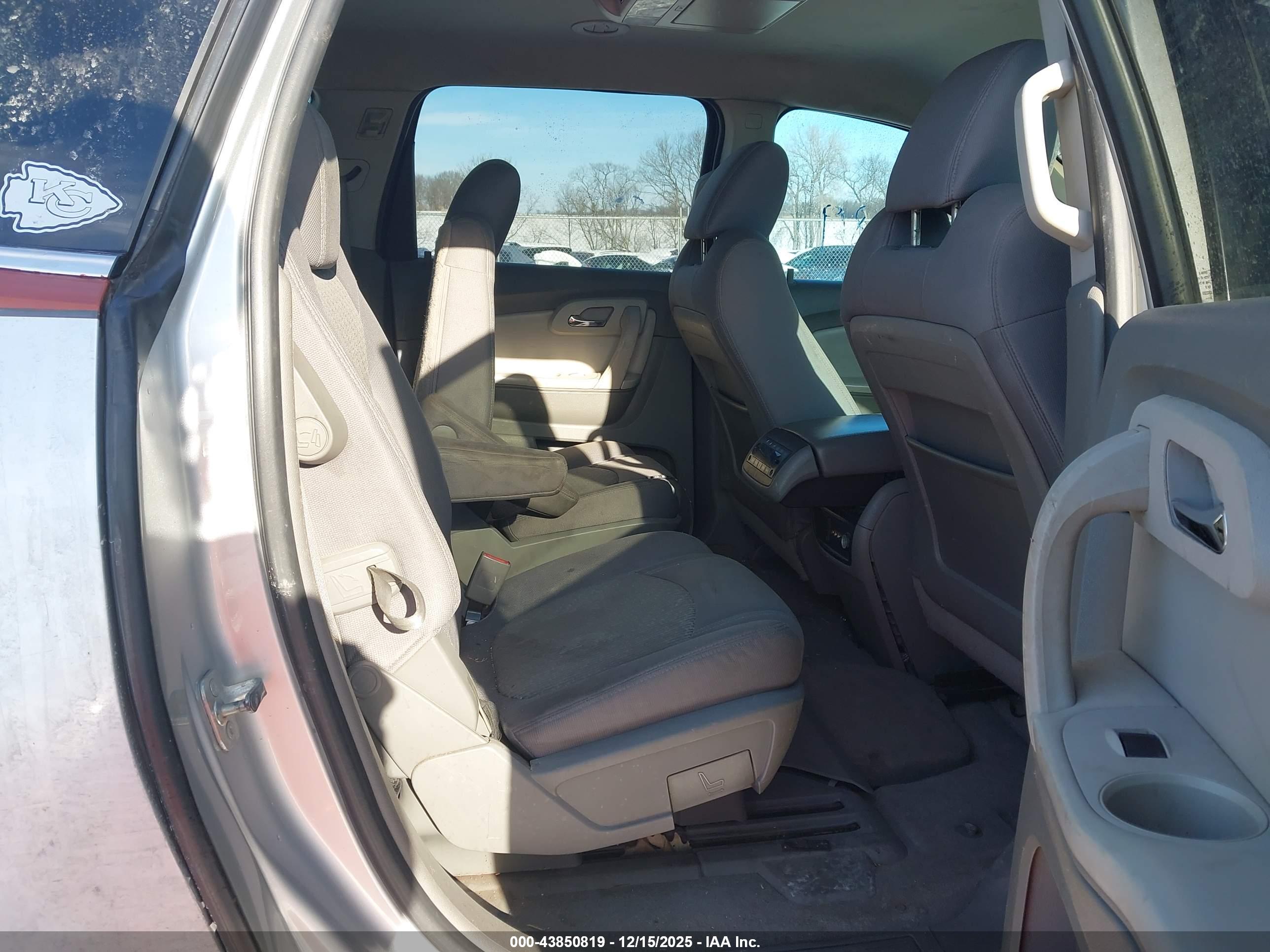 CHEVROLET TRAVERSE image 8