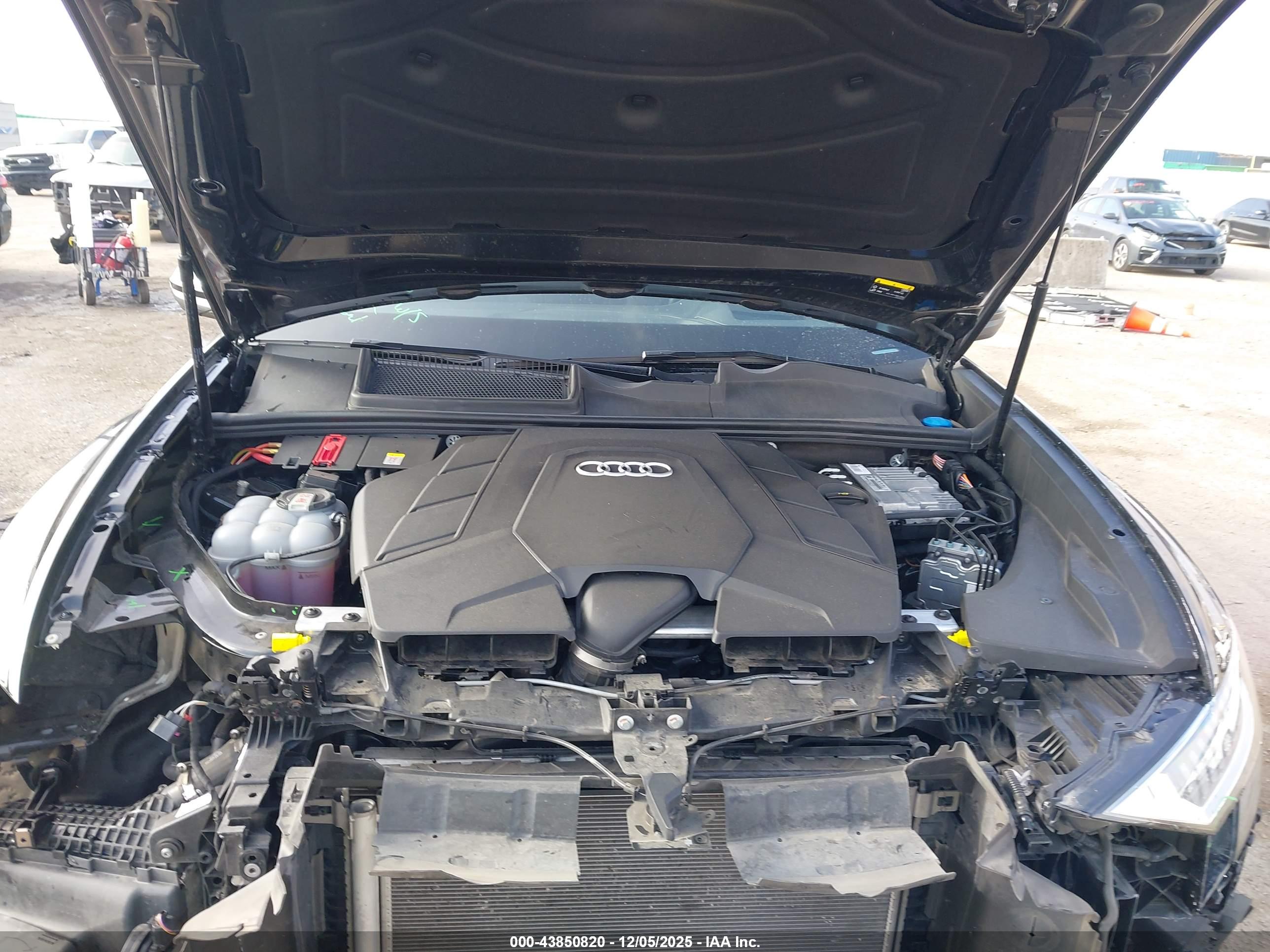 AUDI Q8 image 10