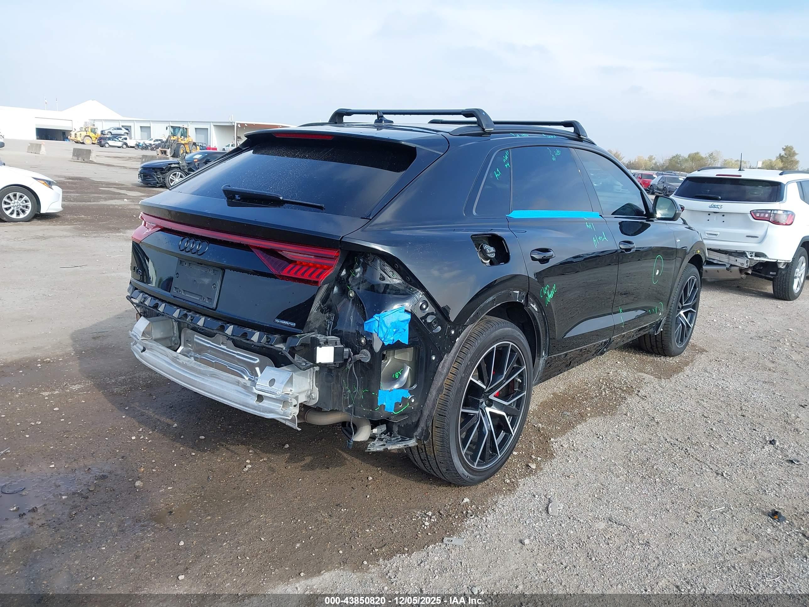 AUDI Q8 image 4
