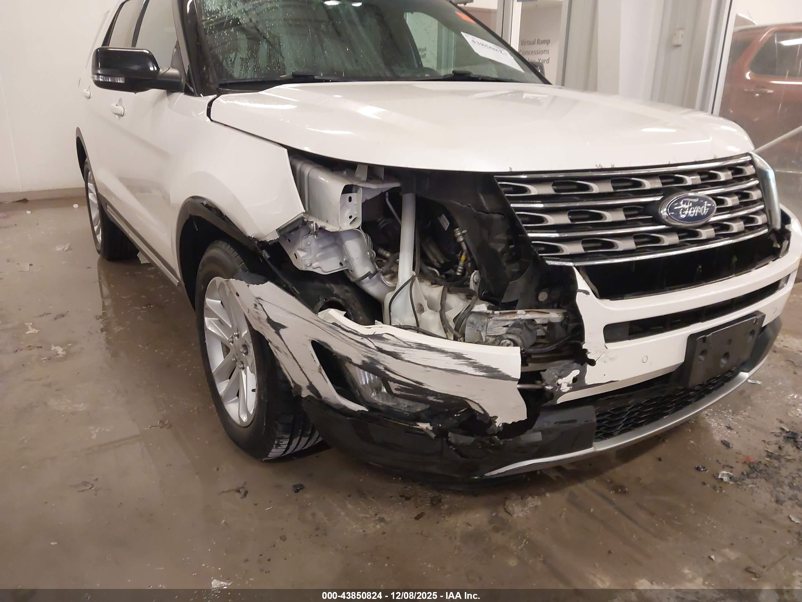 FORD EXPLORER image 6