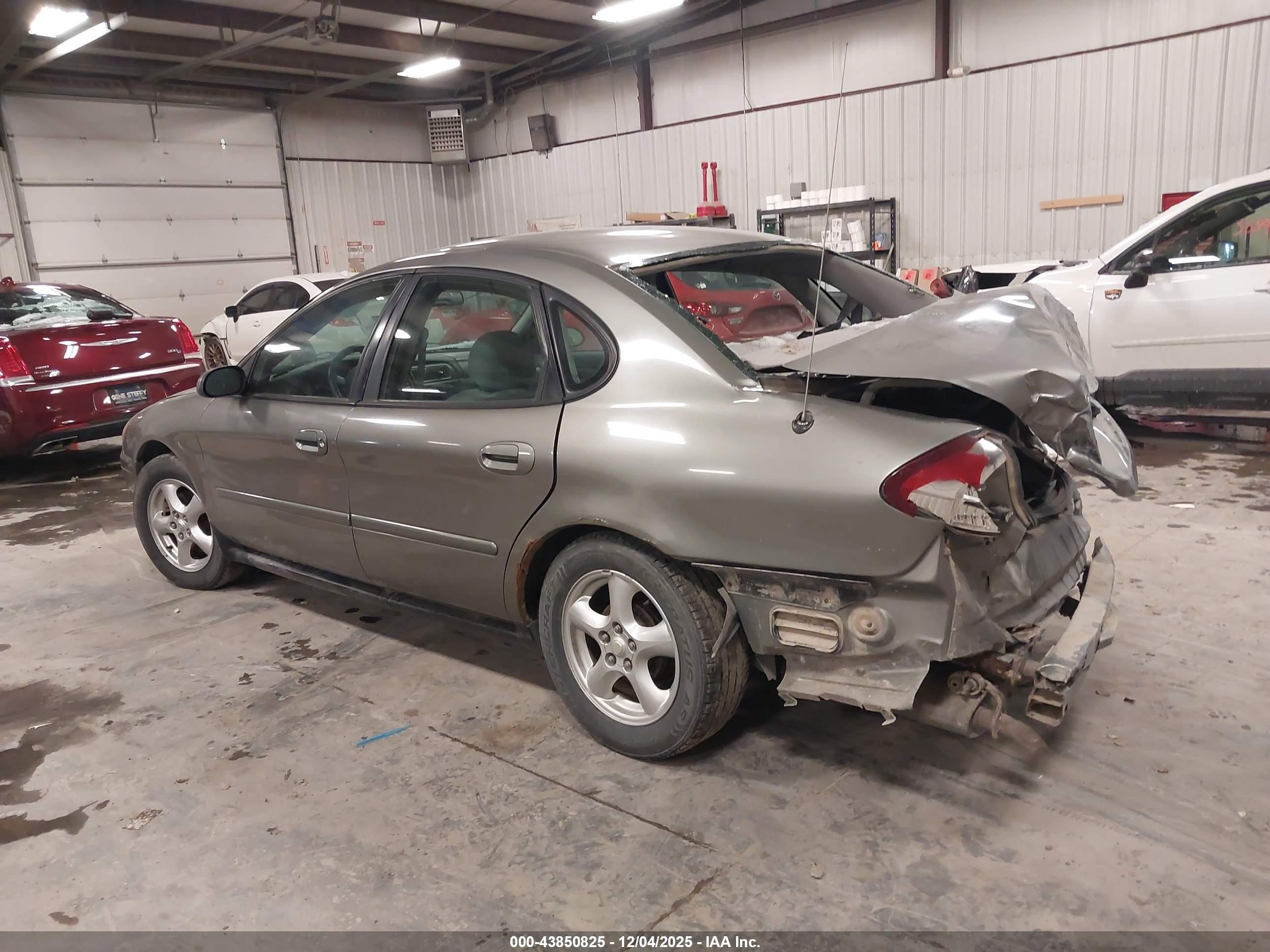 FORD TAURUS image 3