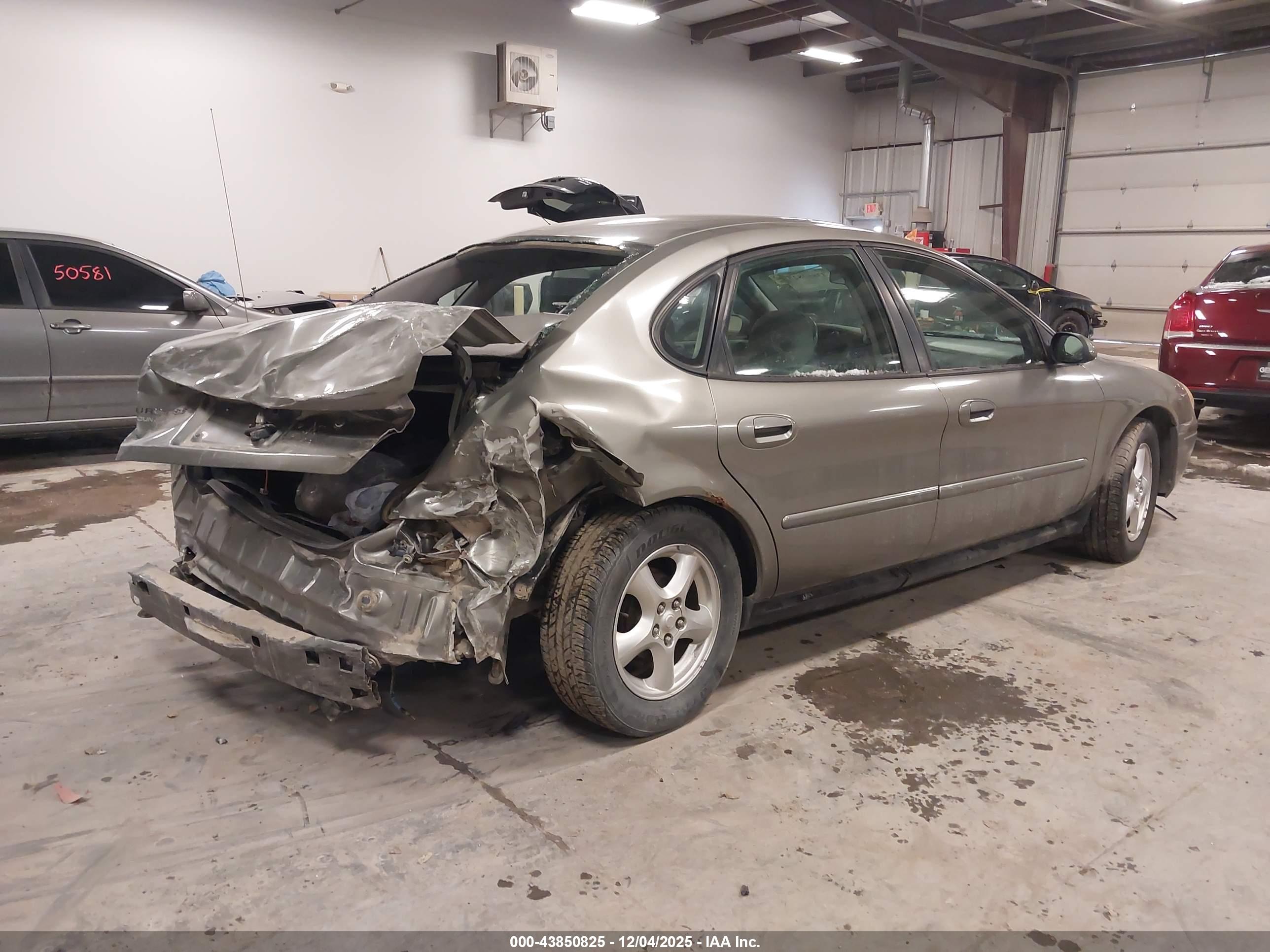 FORD TAURUS image 4