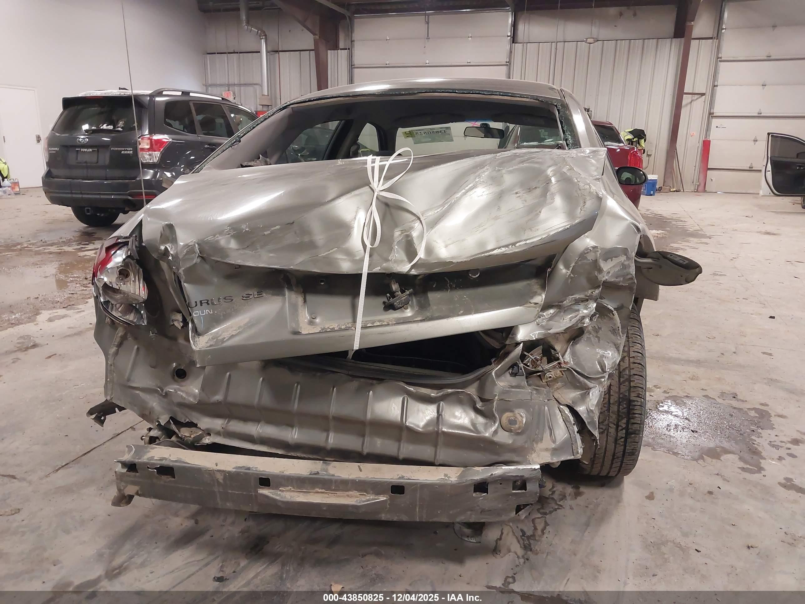 FORD TAURUS image 6