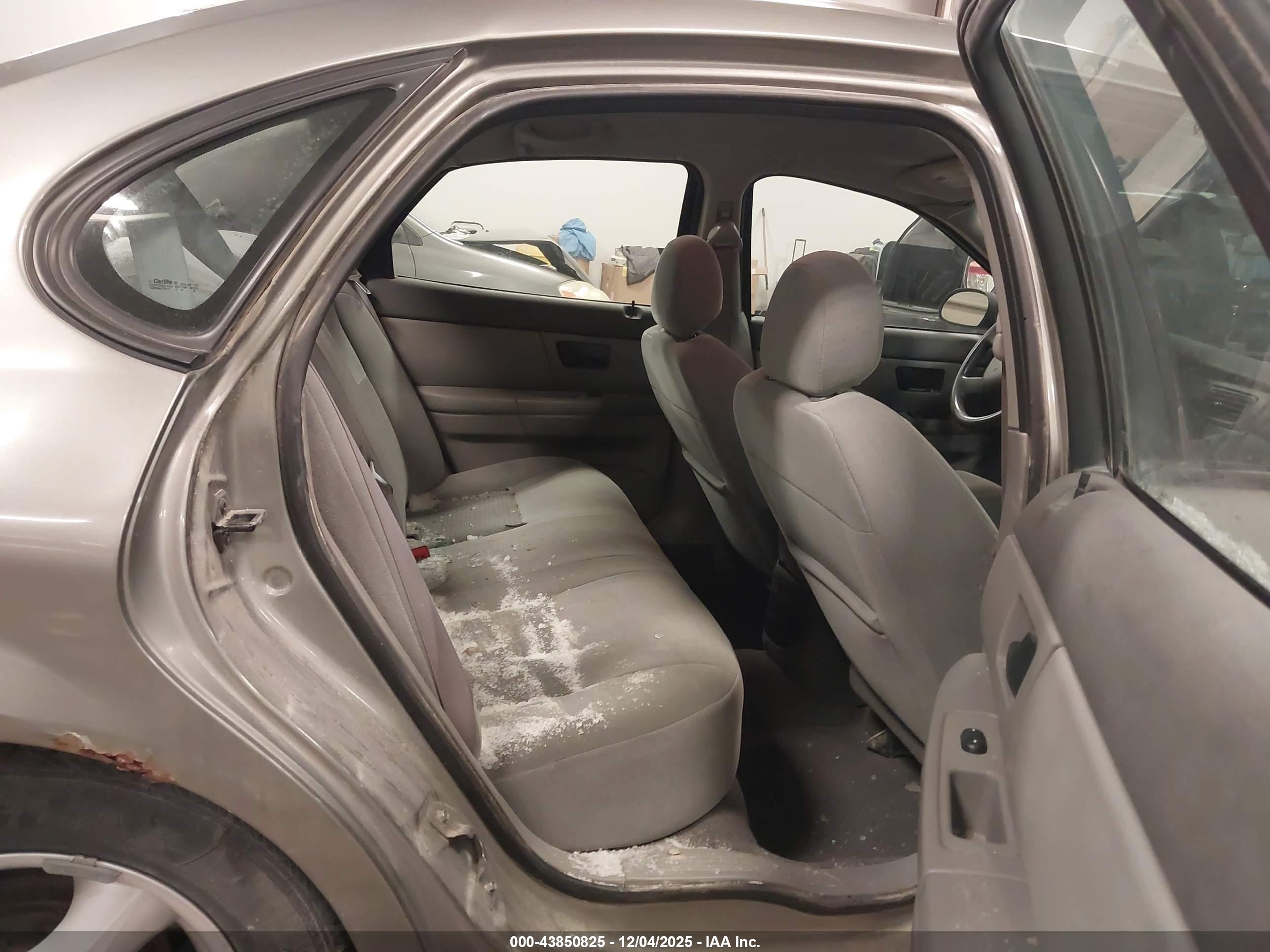 FORD TAURUS image 8