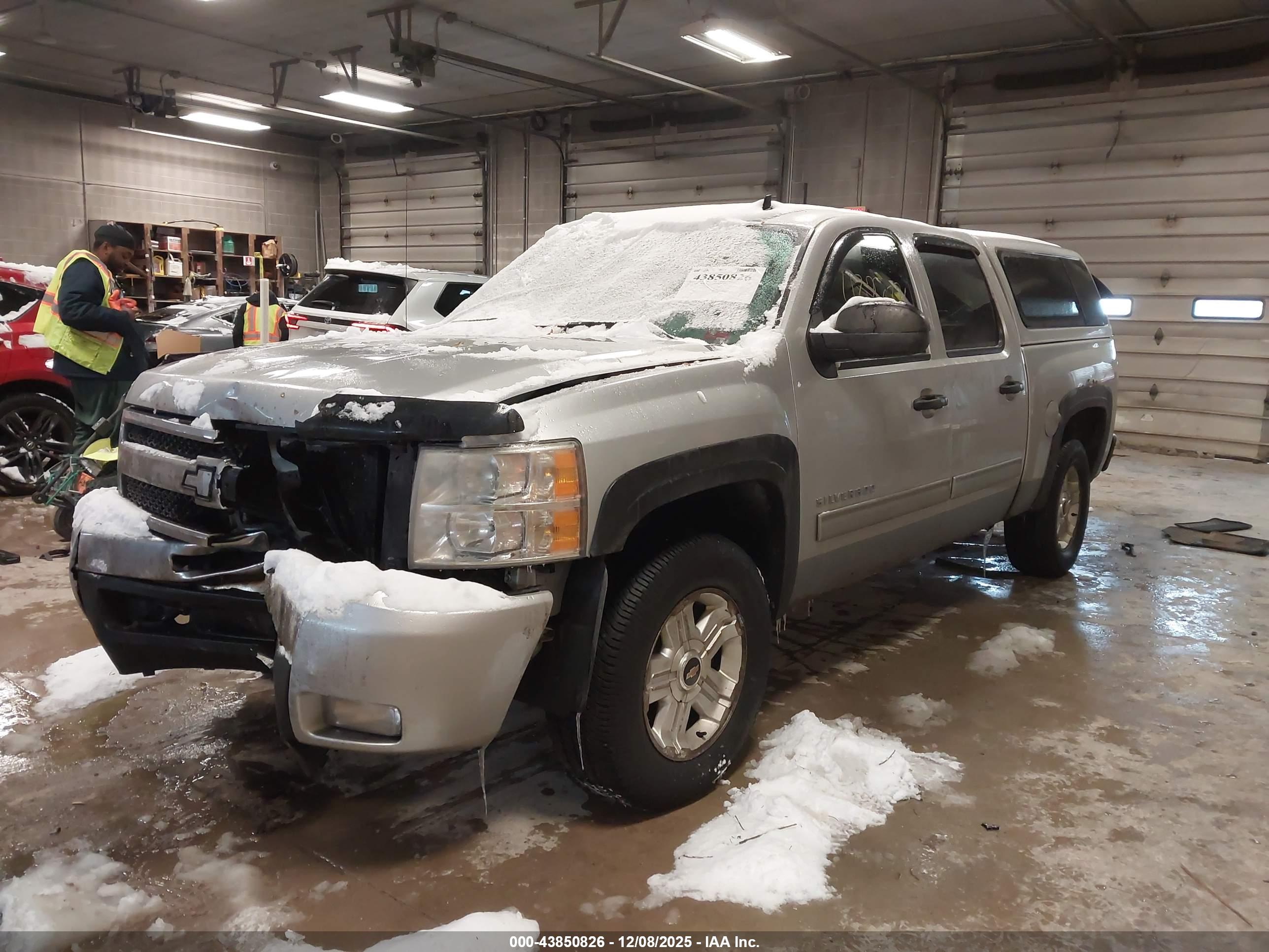 CHEVROLET SILVERADO image 2